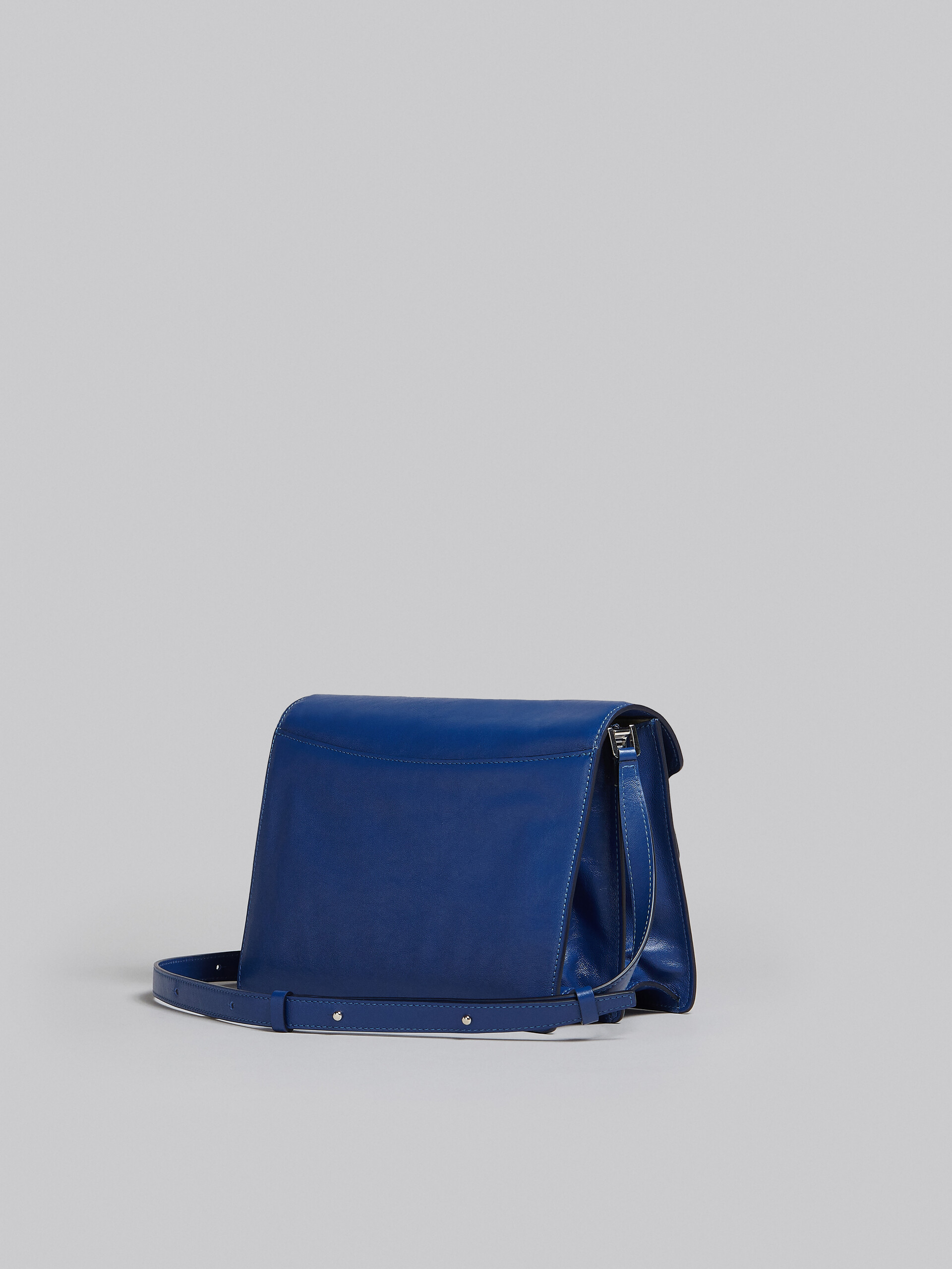 Trunk Soft Large Bag in blue leather - Shoulder Bag - Image 3