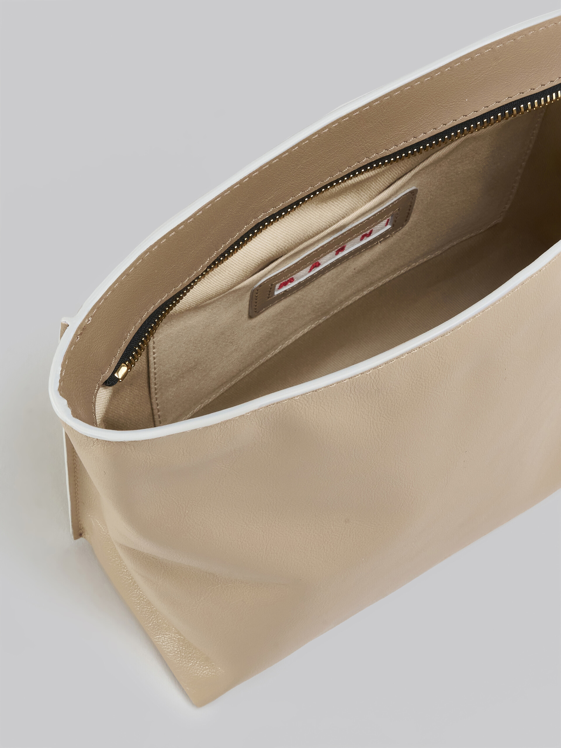 Museo Soft Clutch in grey-green beige and brown leather - Pochette - Image 4
