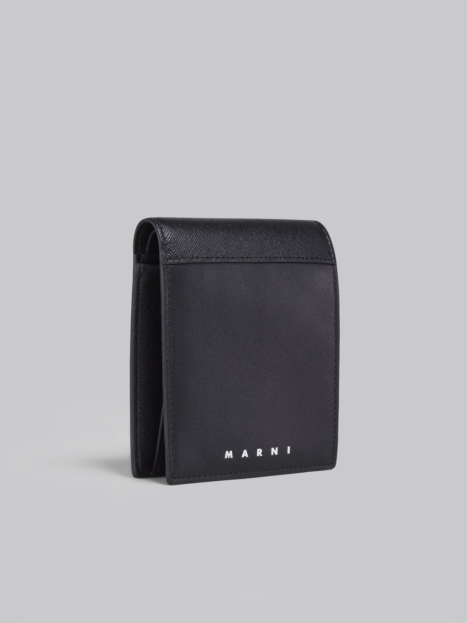 ブラック サフィアーノカーフレザー製 二つ折り財布
