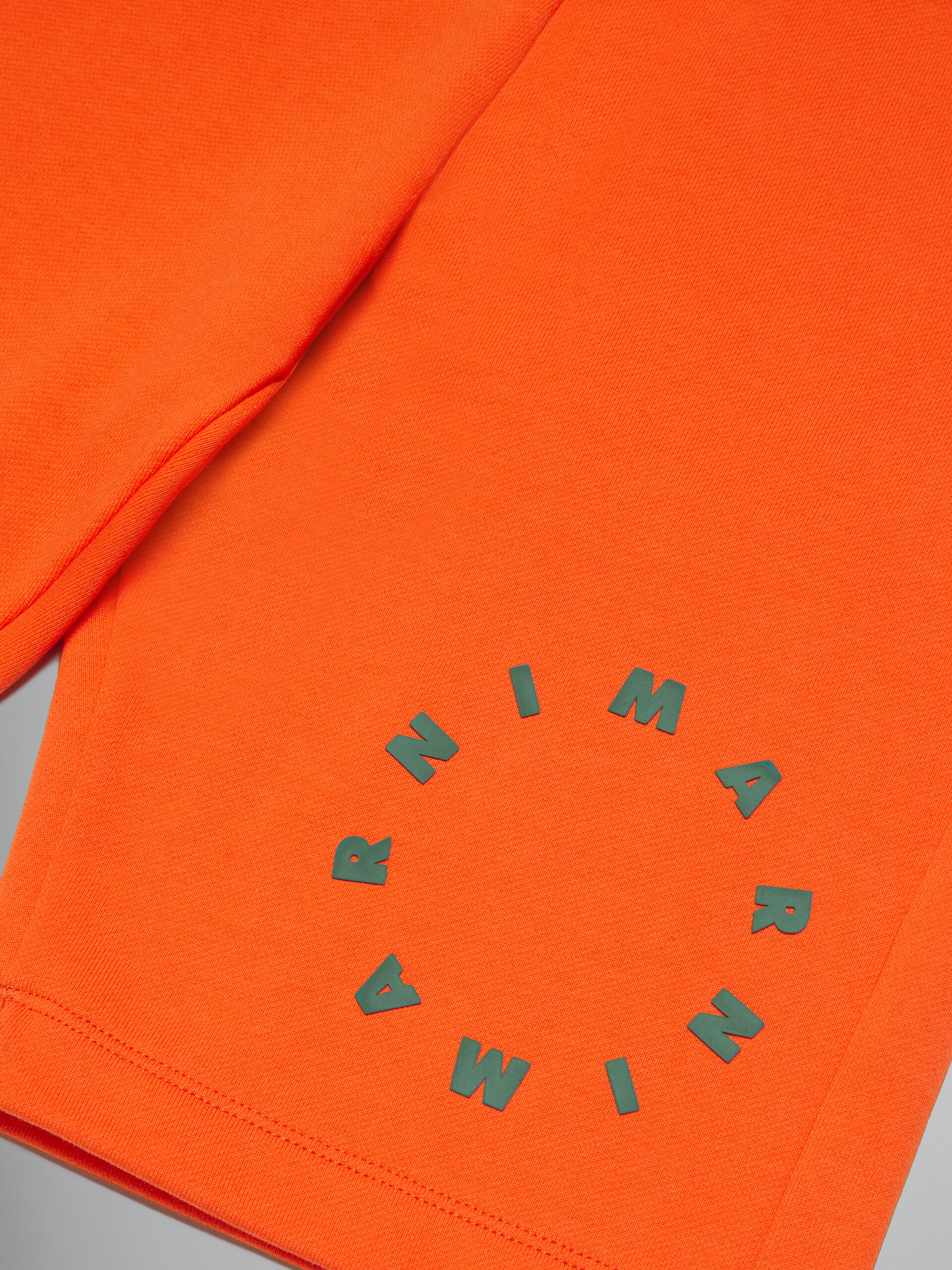 Orangefarbene Fleece-Shorts mit rundem Logo - Hosen - Image 3