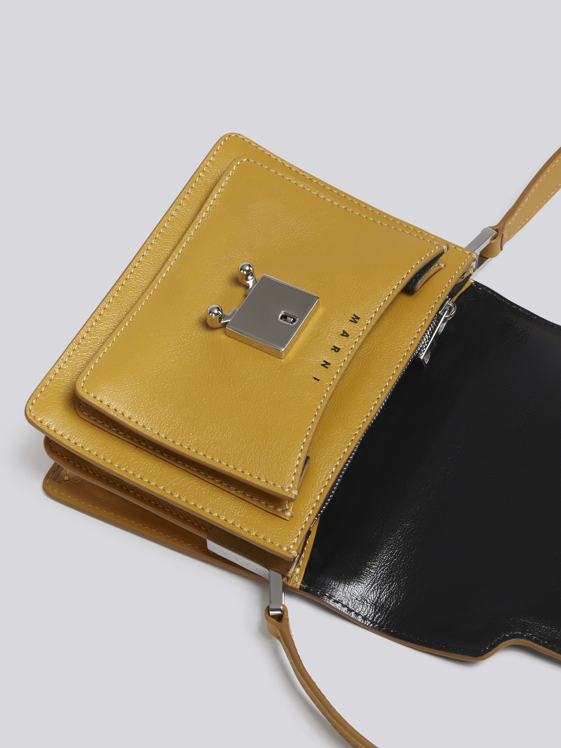 TRUNK SOFT bag mini in pelle gialla e nera - Borse a spalla - Image 5