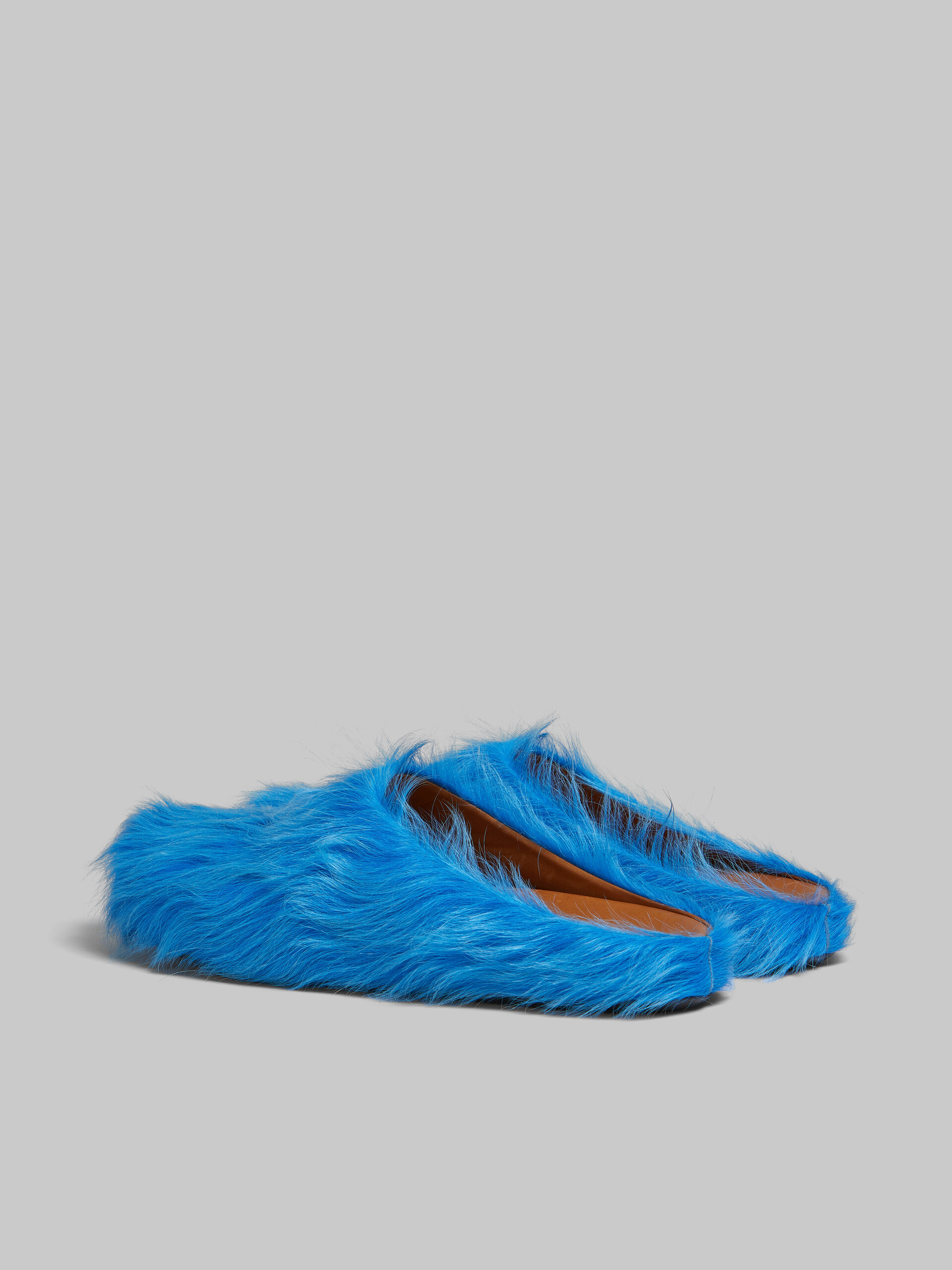 Blue long hair calfskin Fussbett sabot - Clogs - Image 3