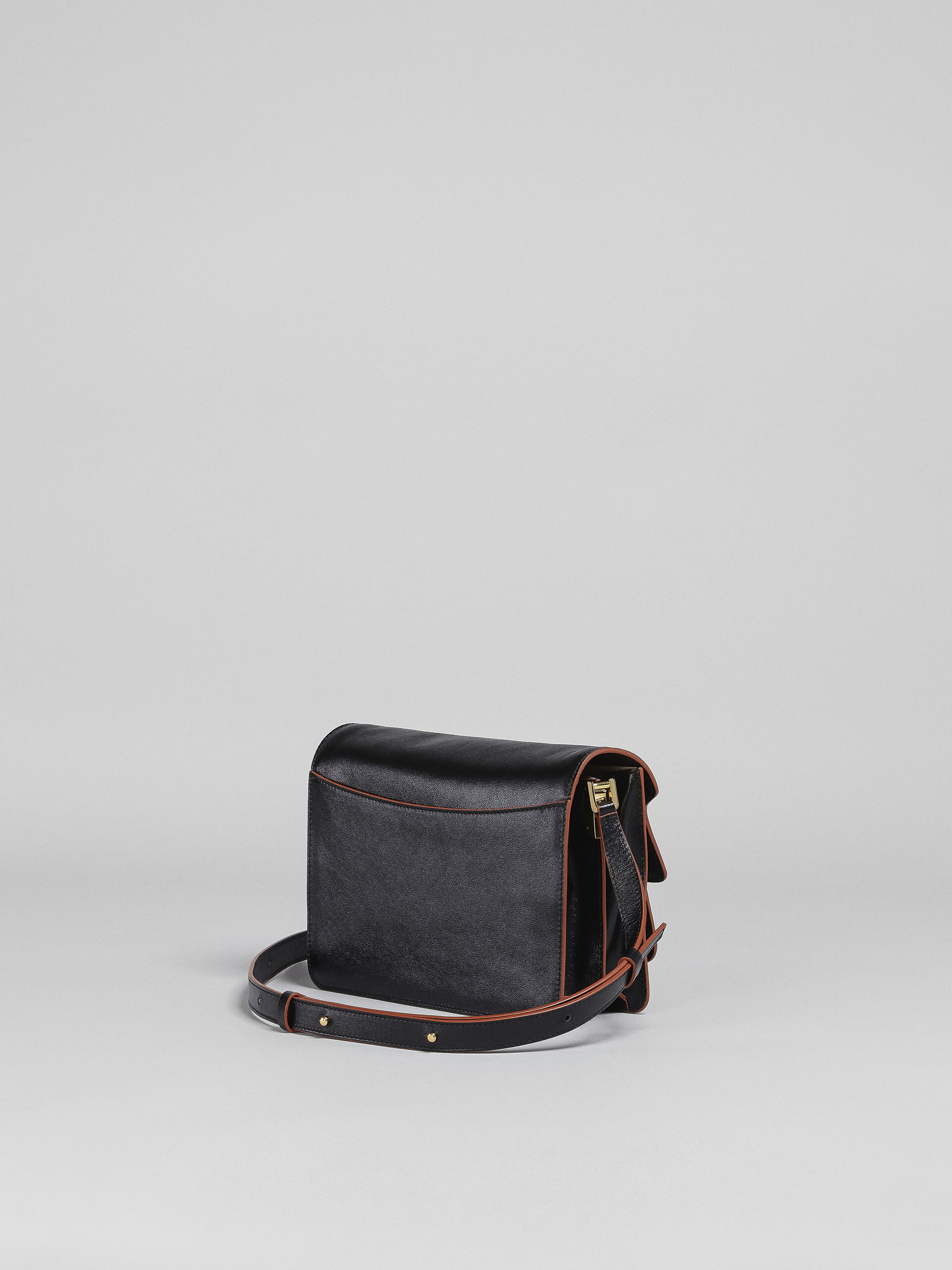 Black tumbled calf medium TRUNK SOFT bag - Shoulder Bags - Image 3