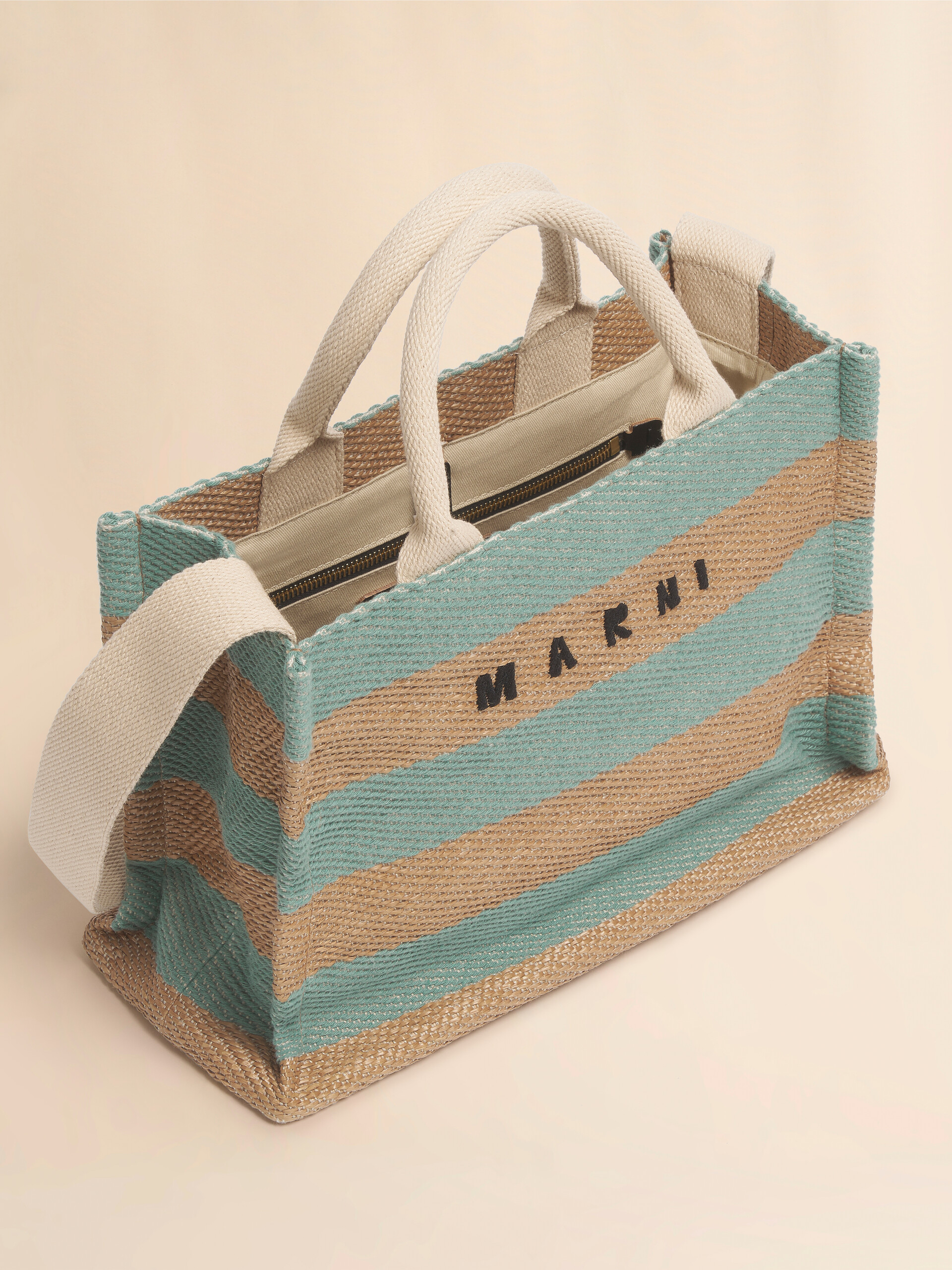 ブルー ナチュラル ストライプ柄ラフィアエフェクトスモール トートバッグ、刺繍ロゴ入り - ショッピングバッグ - Image 4