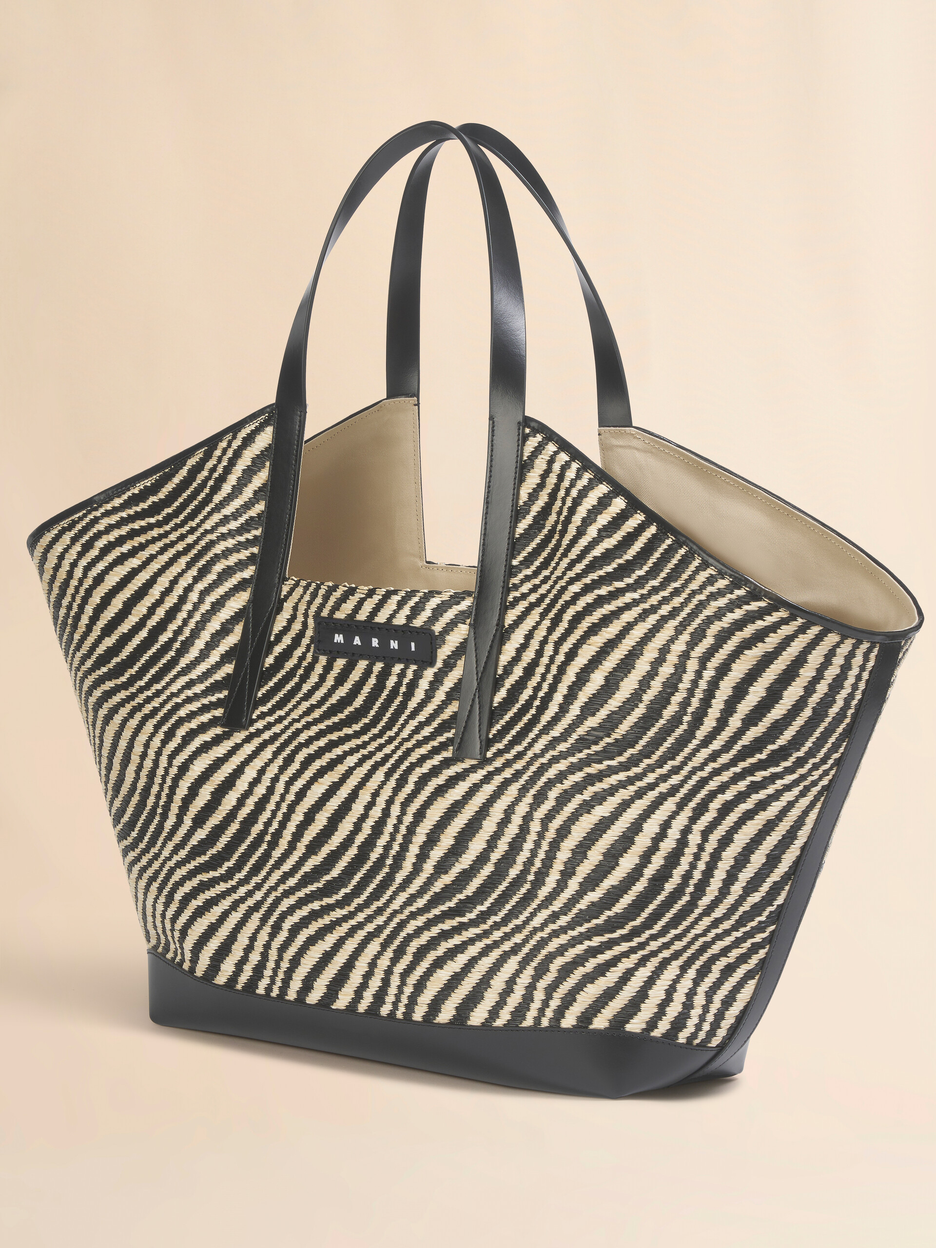 Black raffia-effect Waves tote bag - Shopping Bags - Image 5