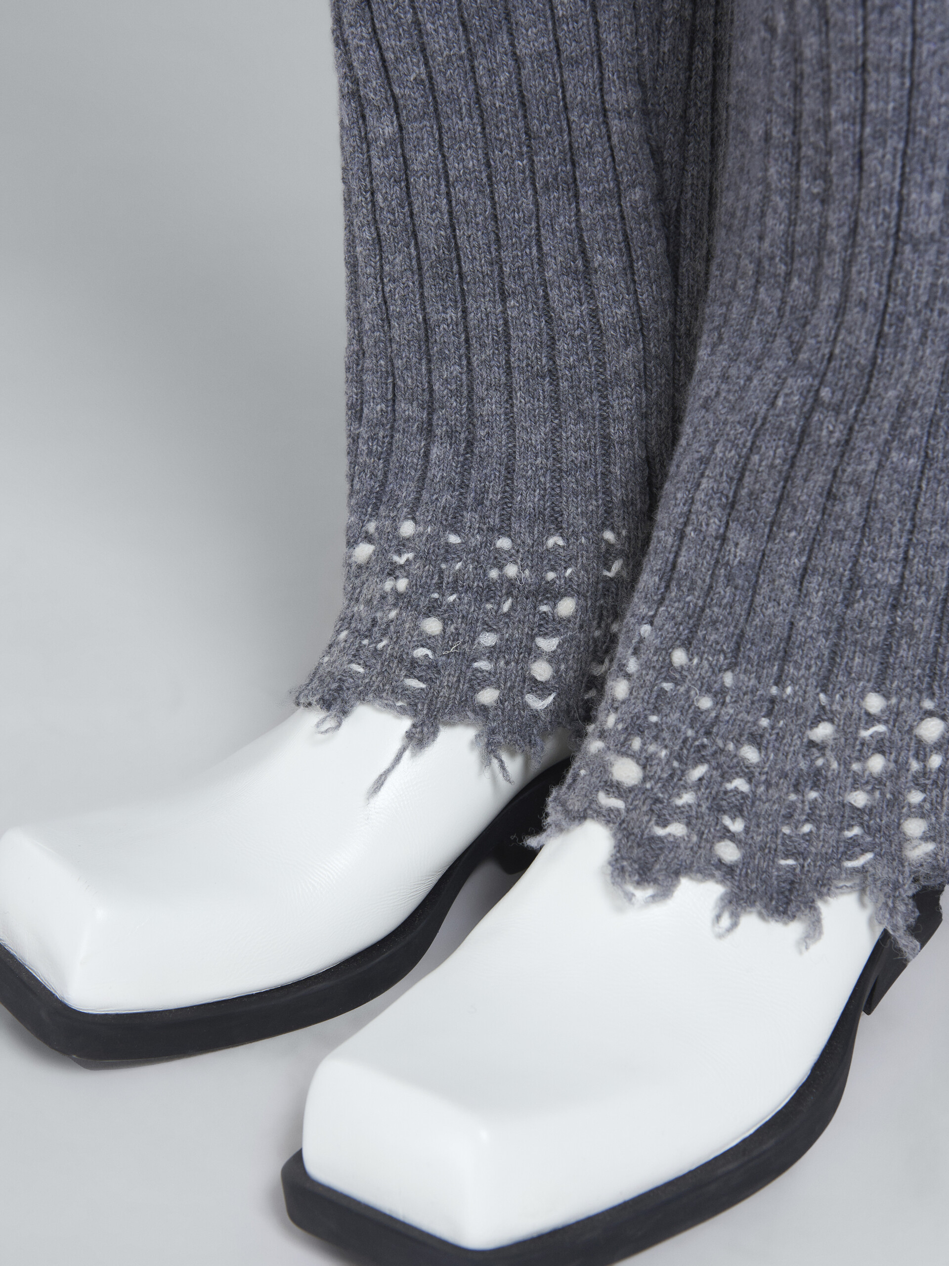 Grey knitted wool leggings - Pants - Image 4