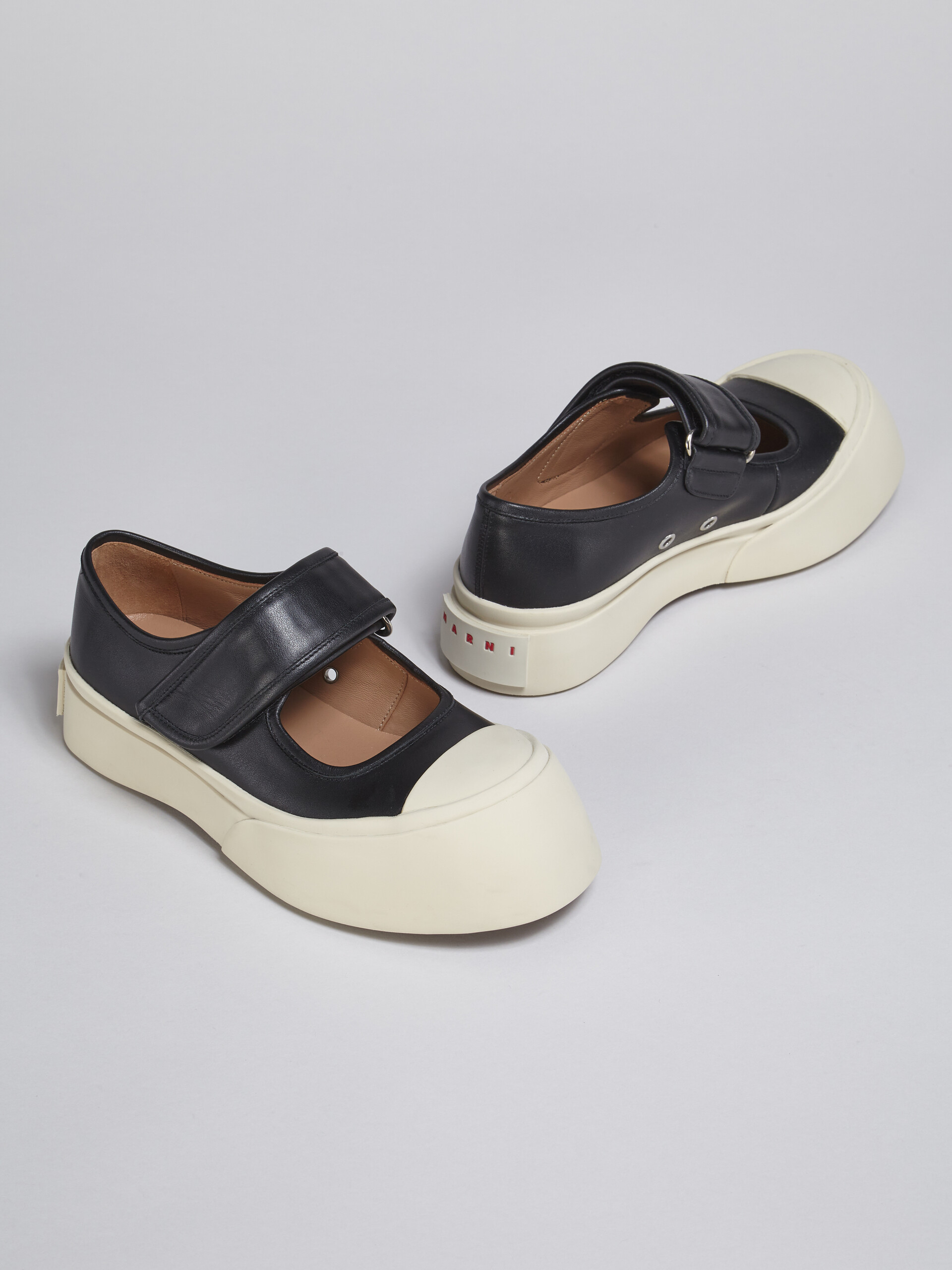 Zapatilla Mary Jane de nappa negra - Sneakers - Image 5