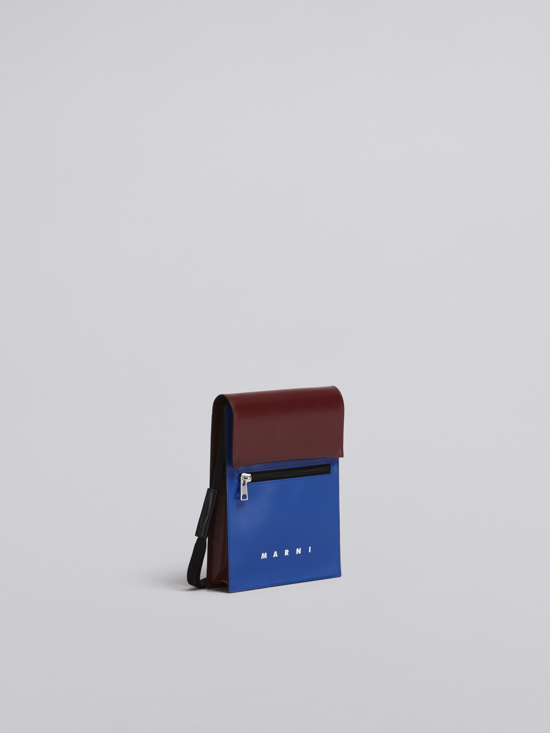 Zweifarbige TRIBECA PVC-Tasche in Blau und Bordeaux - Schultertaschen - Image 5