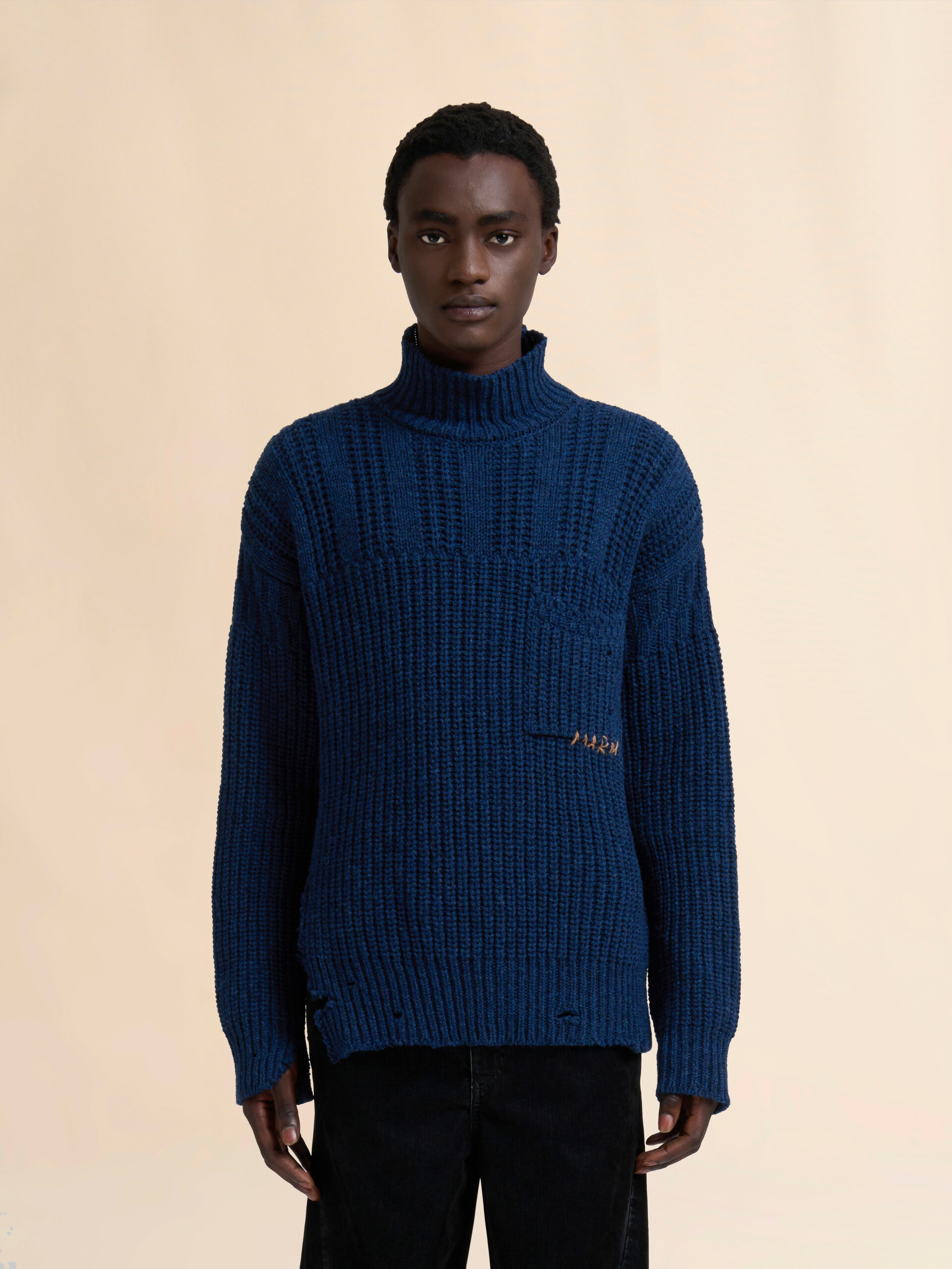 Grauer Pullover aus Schurwolle mit ausgefranstem Saum - Pullover - Image 2