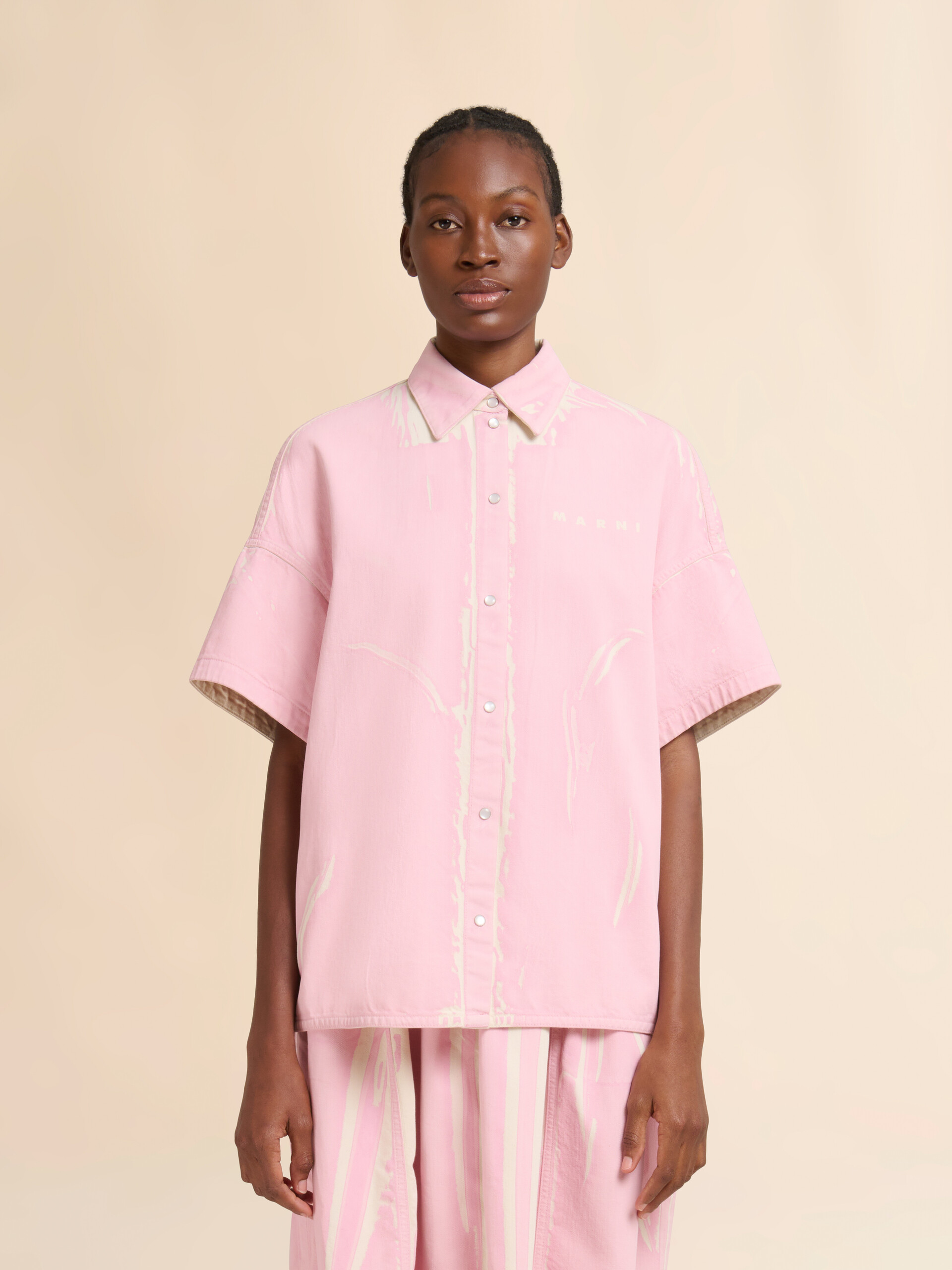 Pink screen-printed denim shirt - Shirts - Image 2