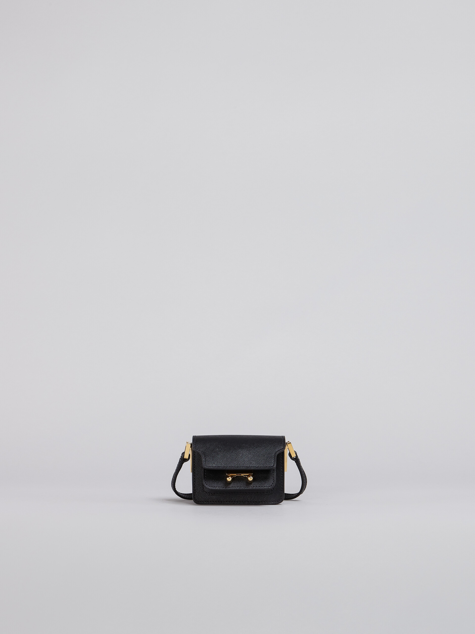 Tasche TRUNK aus schwarzem Saffiano-Kalbsleder - Schultertaschen - Image 1