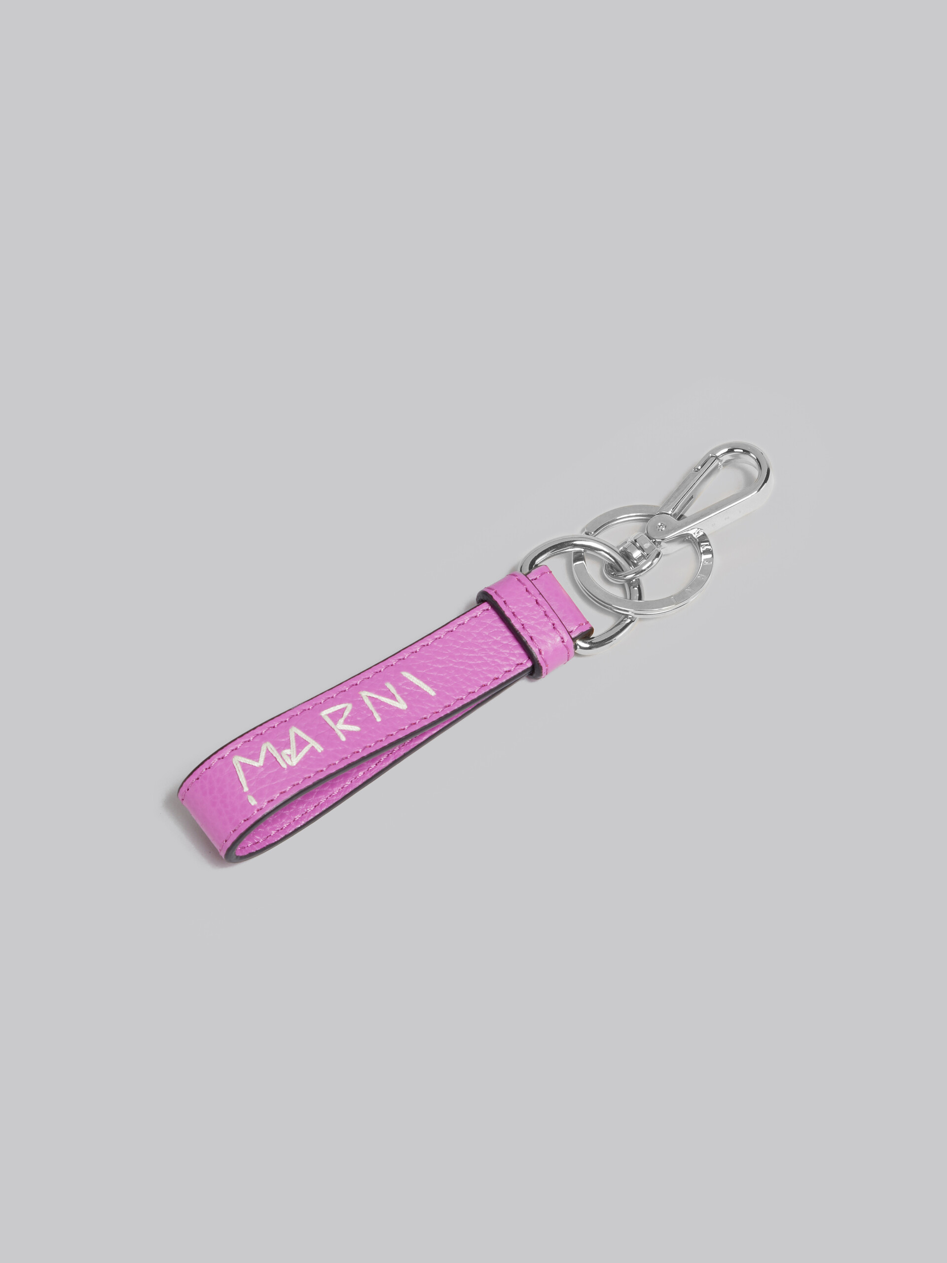 Porte-clés en cuir rose avec effet raccommodé Marni - porte-clés - Image 2