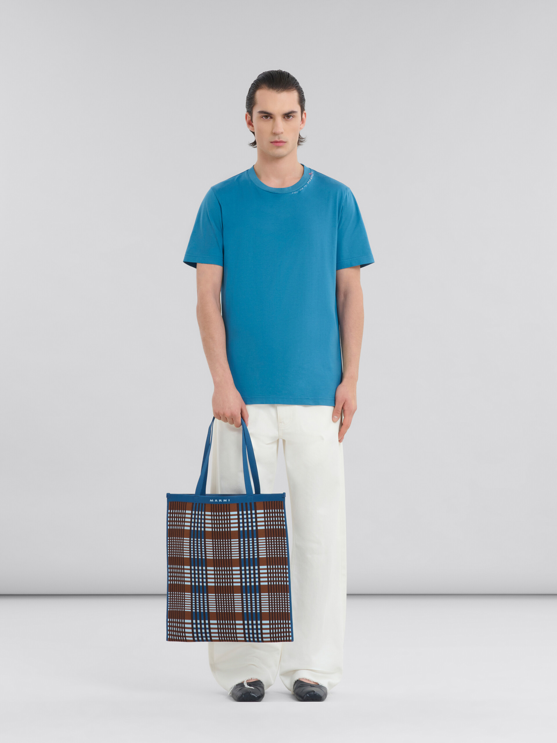 Bolso tote plano de jacquard a cuadros azules y marrones - Bolsos shopper - Image 2