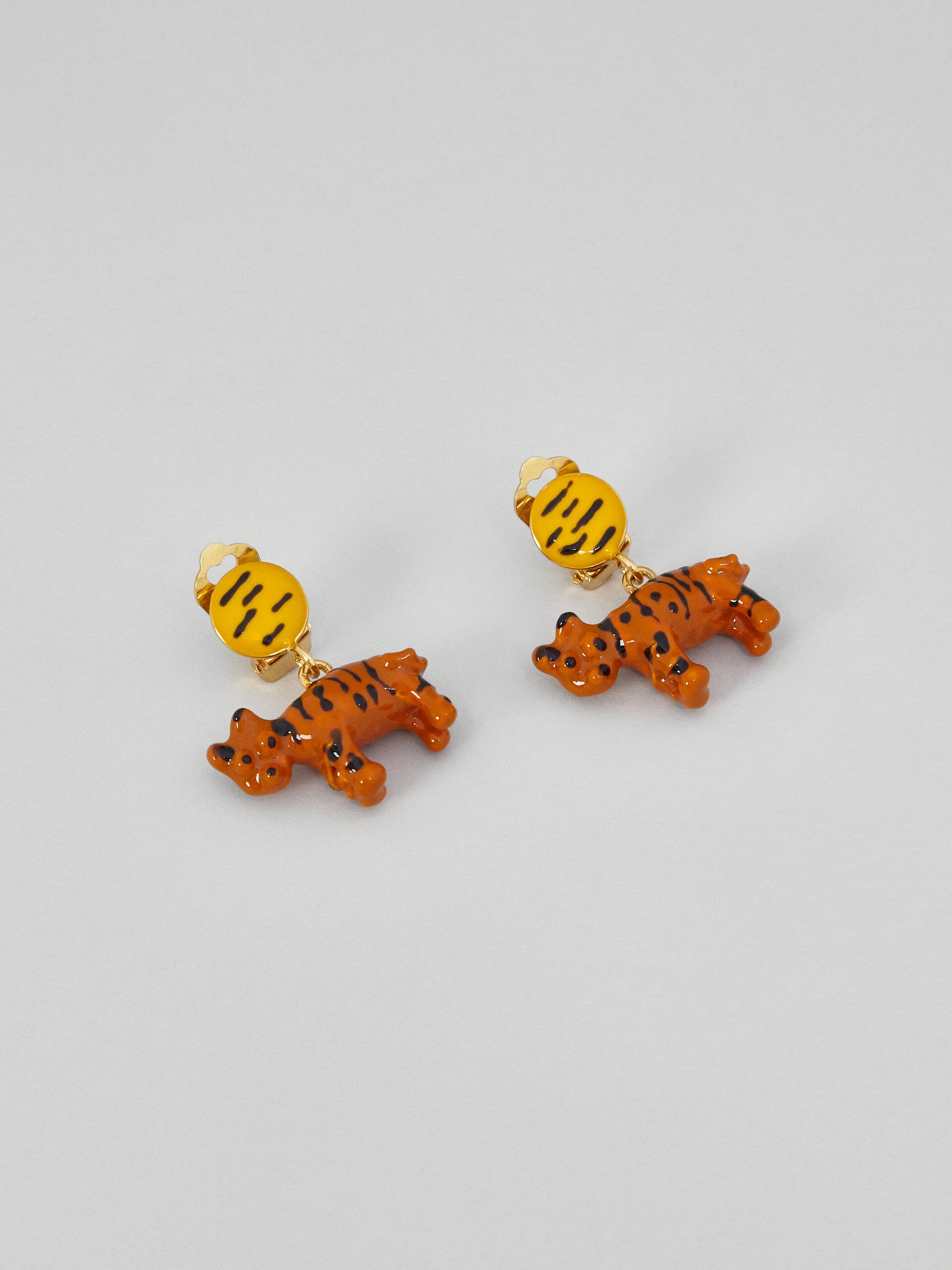 NAIF TIGER clip-on earrings in metal and resin - Earrings - Image 4