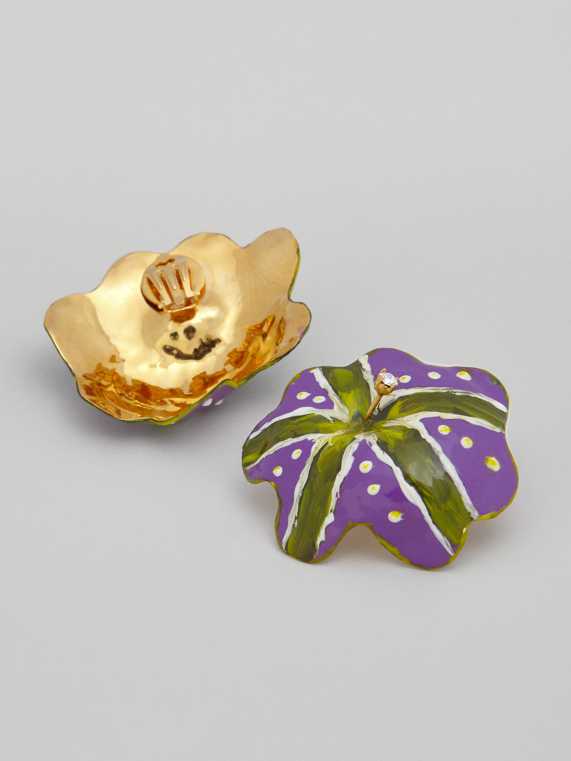 Brass flower FLORA clip-on earrings - Earrings - Image 3