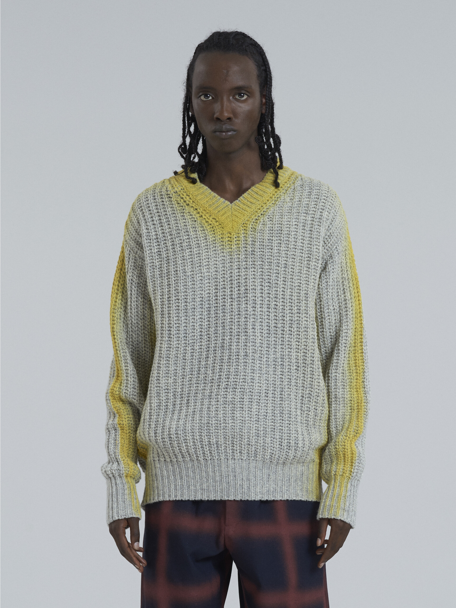 Mouliné Shetland wool sweater with contrast-sprayed sleeves and neckline - Pullovers - Image 2