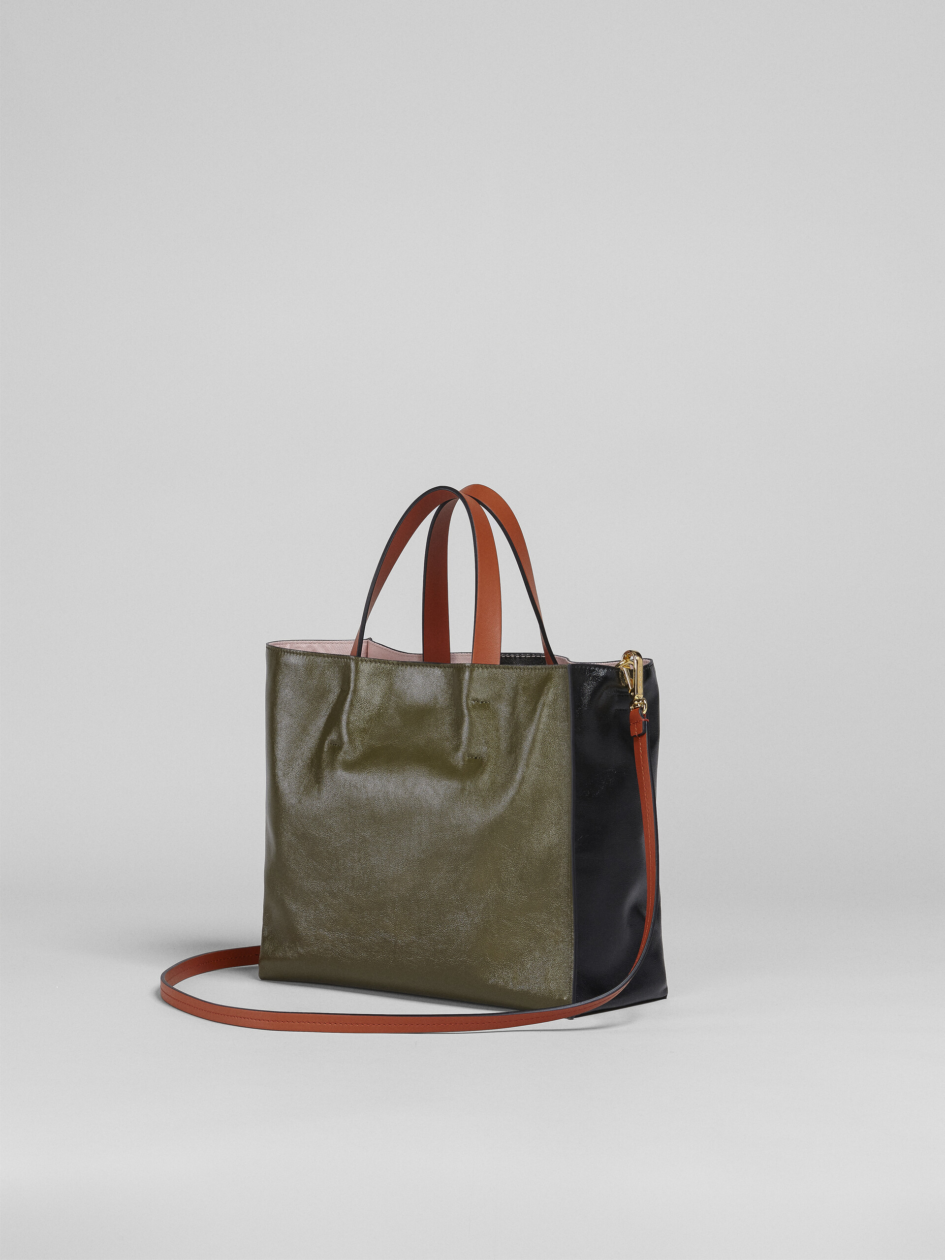 Kleine Tasche MUSEO SOFT aus Leder in Schwarz, Grün und Orange - Shopper - Image 3