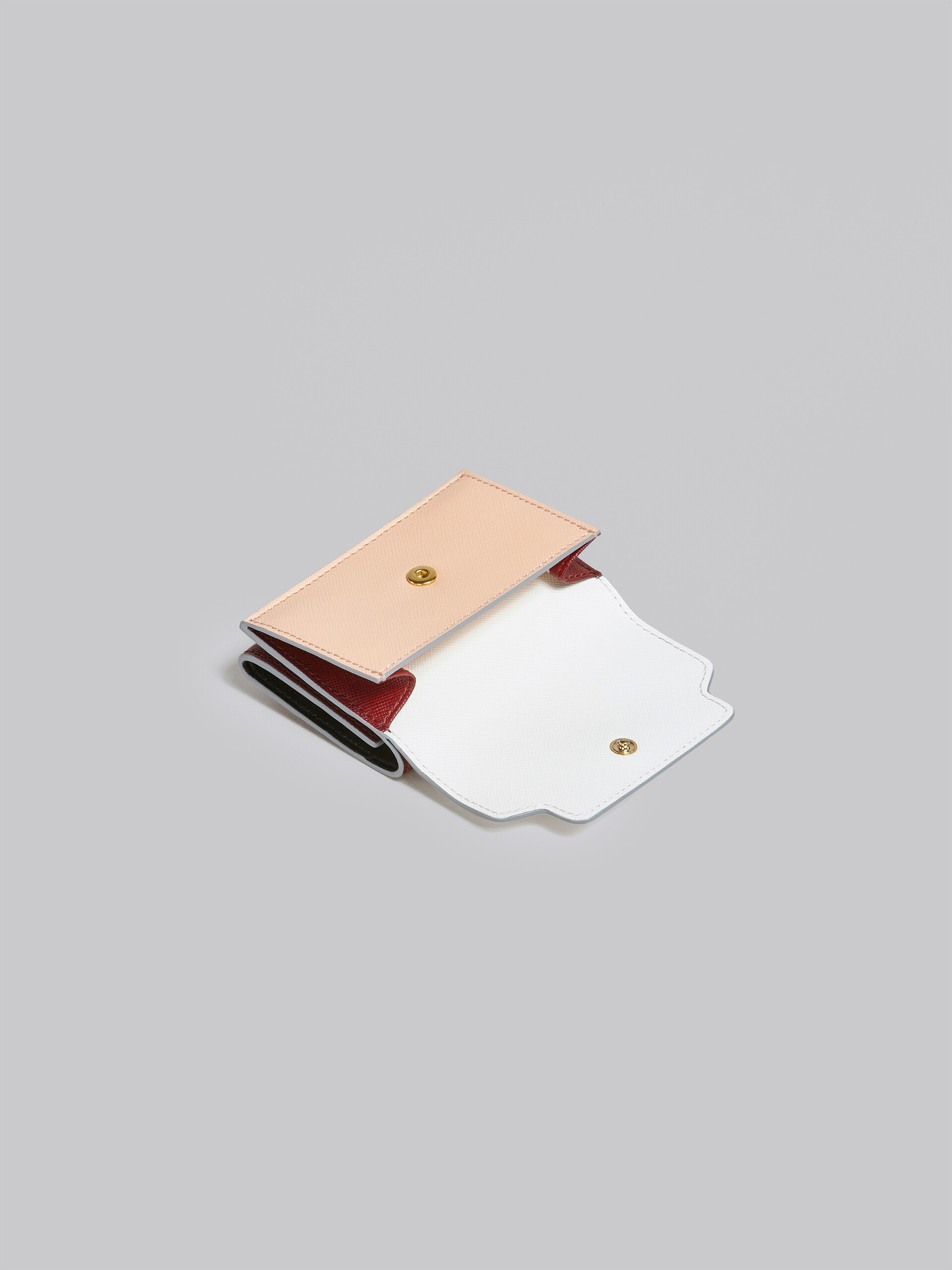 Portefeuille à trois volets en cuir saffiano rouge, rose et blanc - Portefeuilles - Image 5