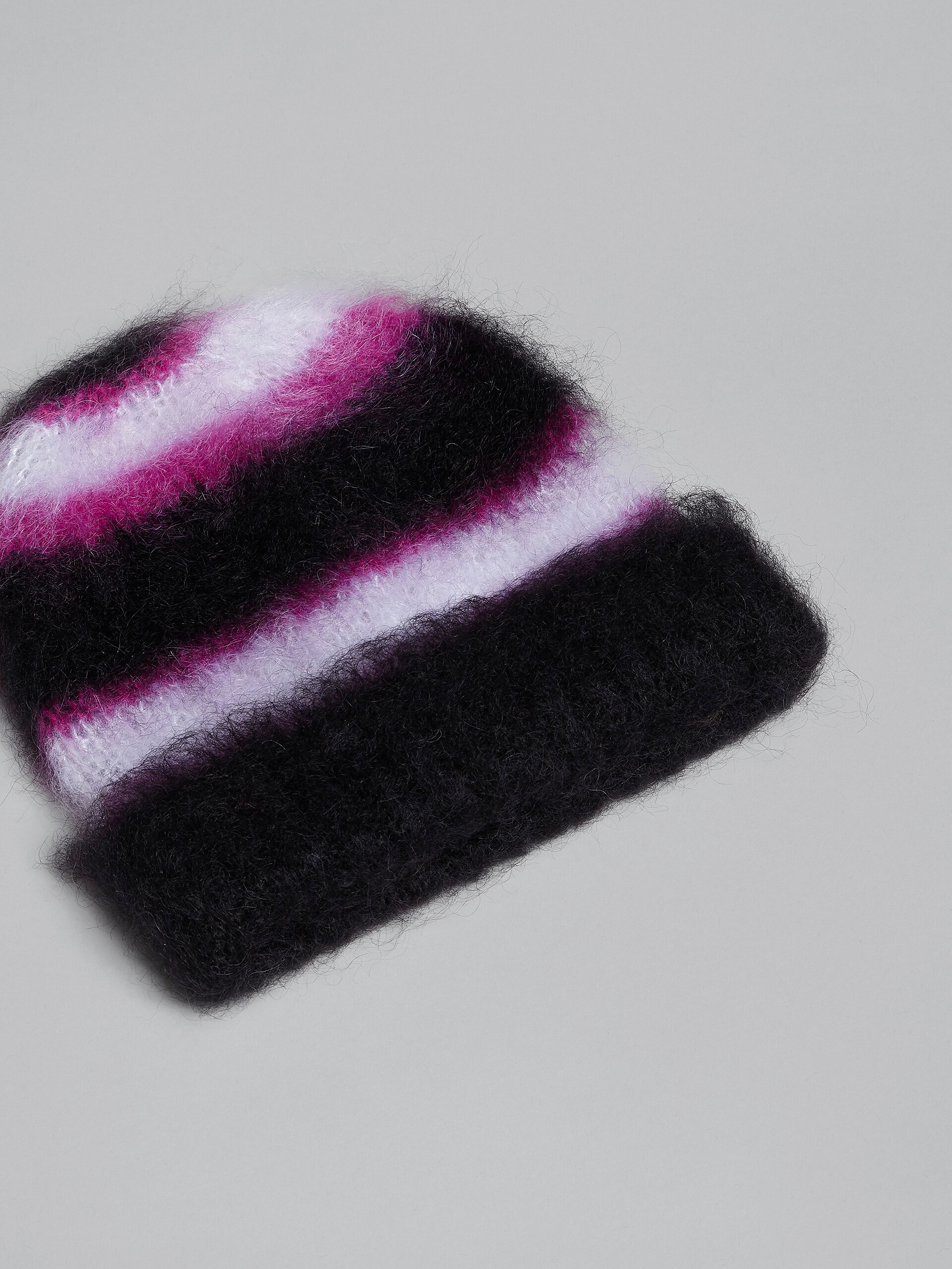 Schwarz gestreifte Mütze aus Mohair und Wolle - Hüte - Image 4