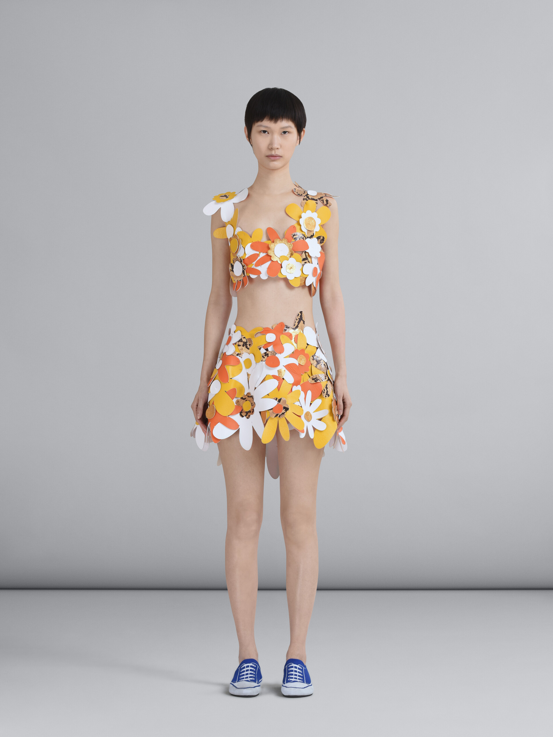 Minifalda de flores de piel bordadas - Faldas - Image 2