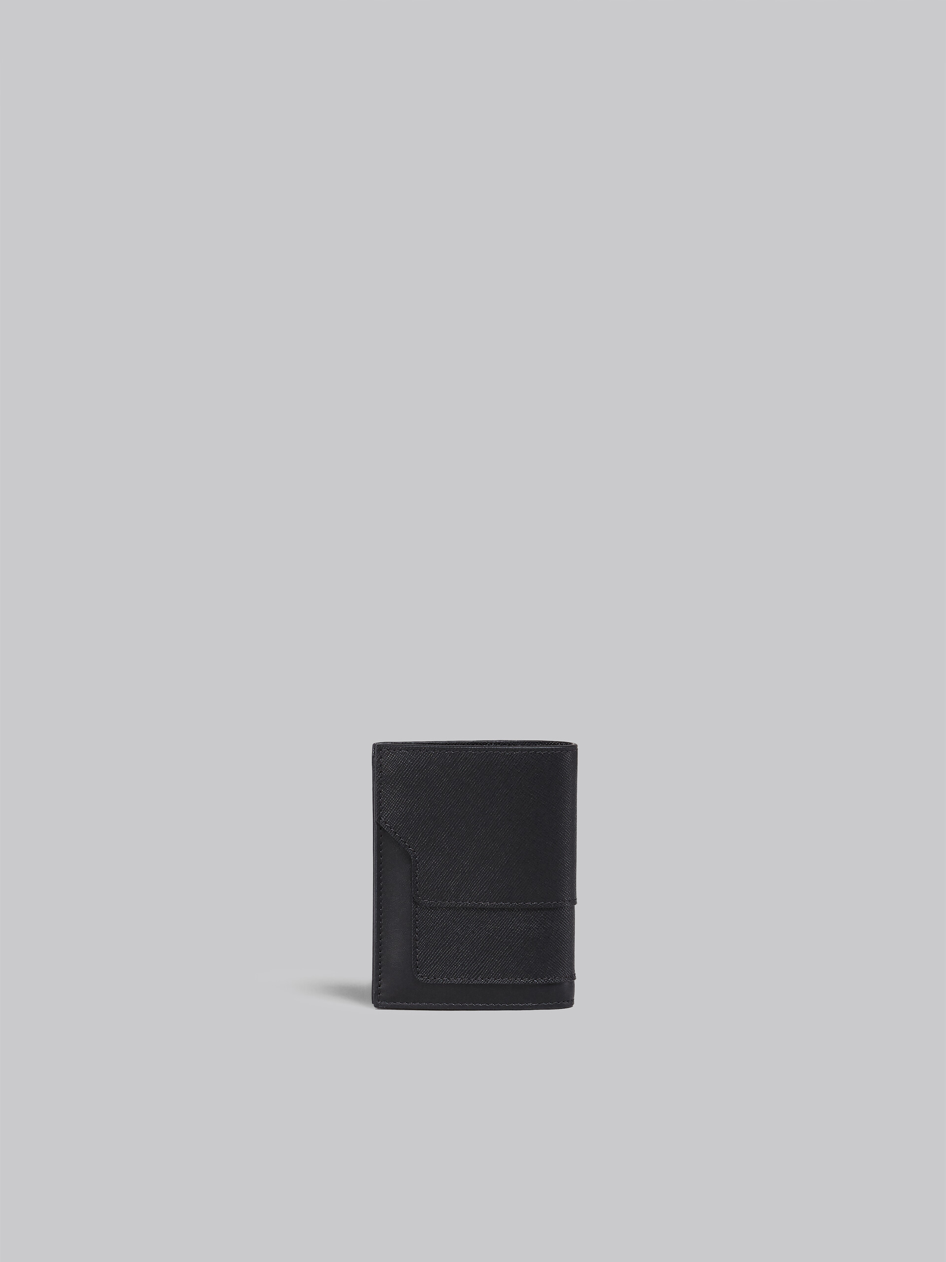 ブラック サフィアーノ＆カーフレザー製二つ折り財布