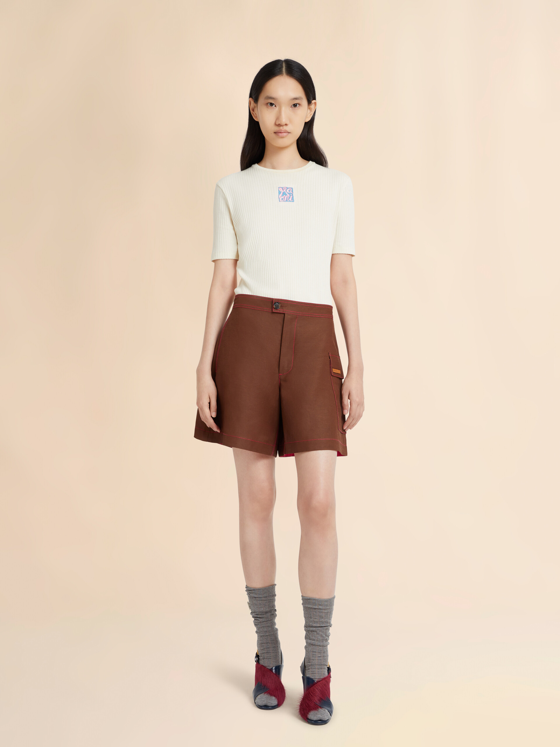 Brown viscose-ramie flared shorts with cargo pocket - Pants - Image 2