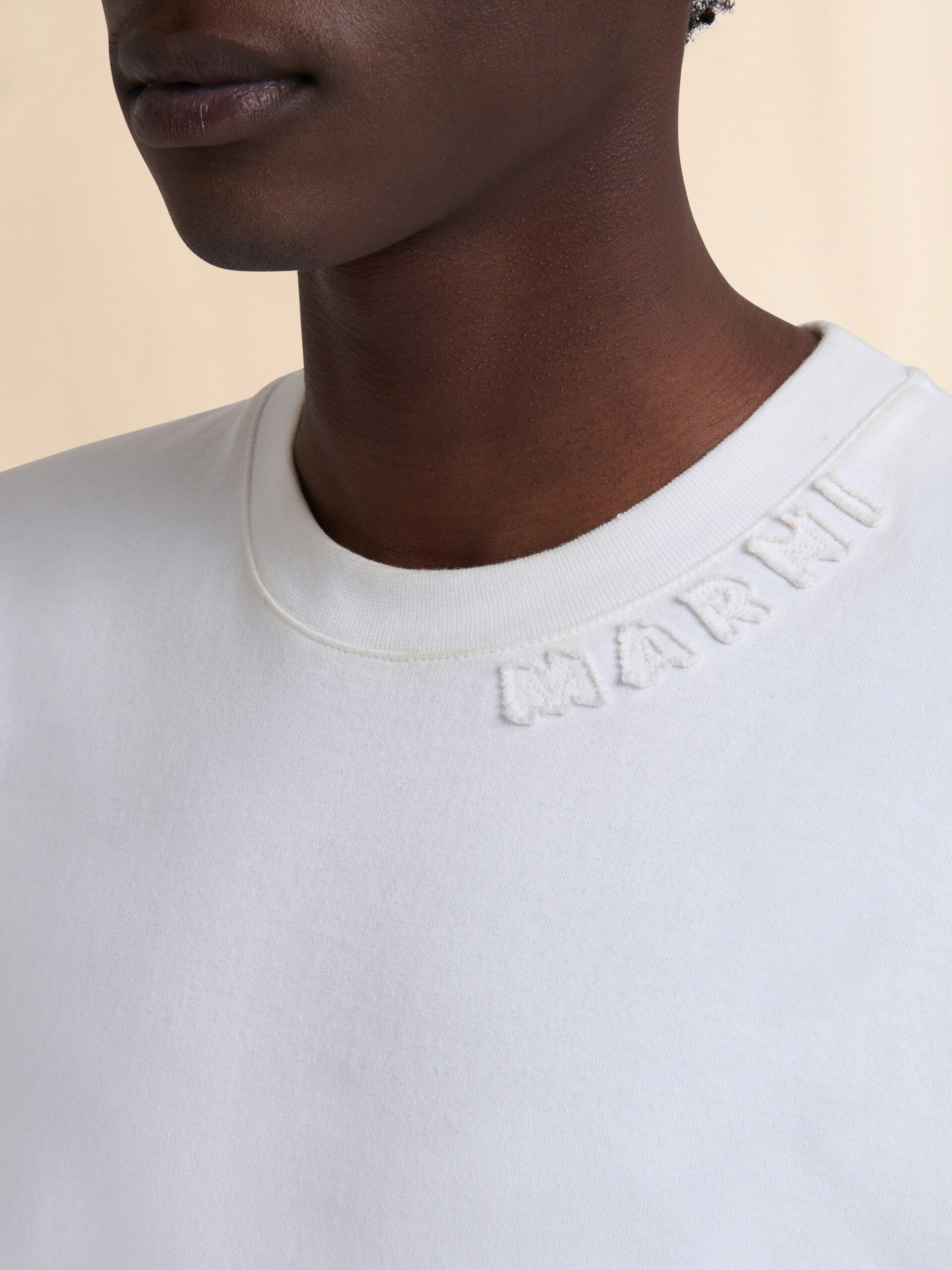 ライトブルー マルニパッチ付き オーガニックコットン製オーバーサイズTシャツ - シャツ - Image 4