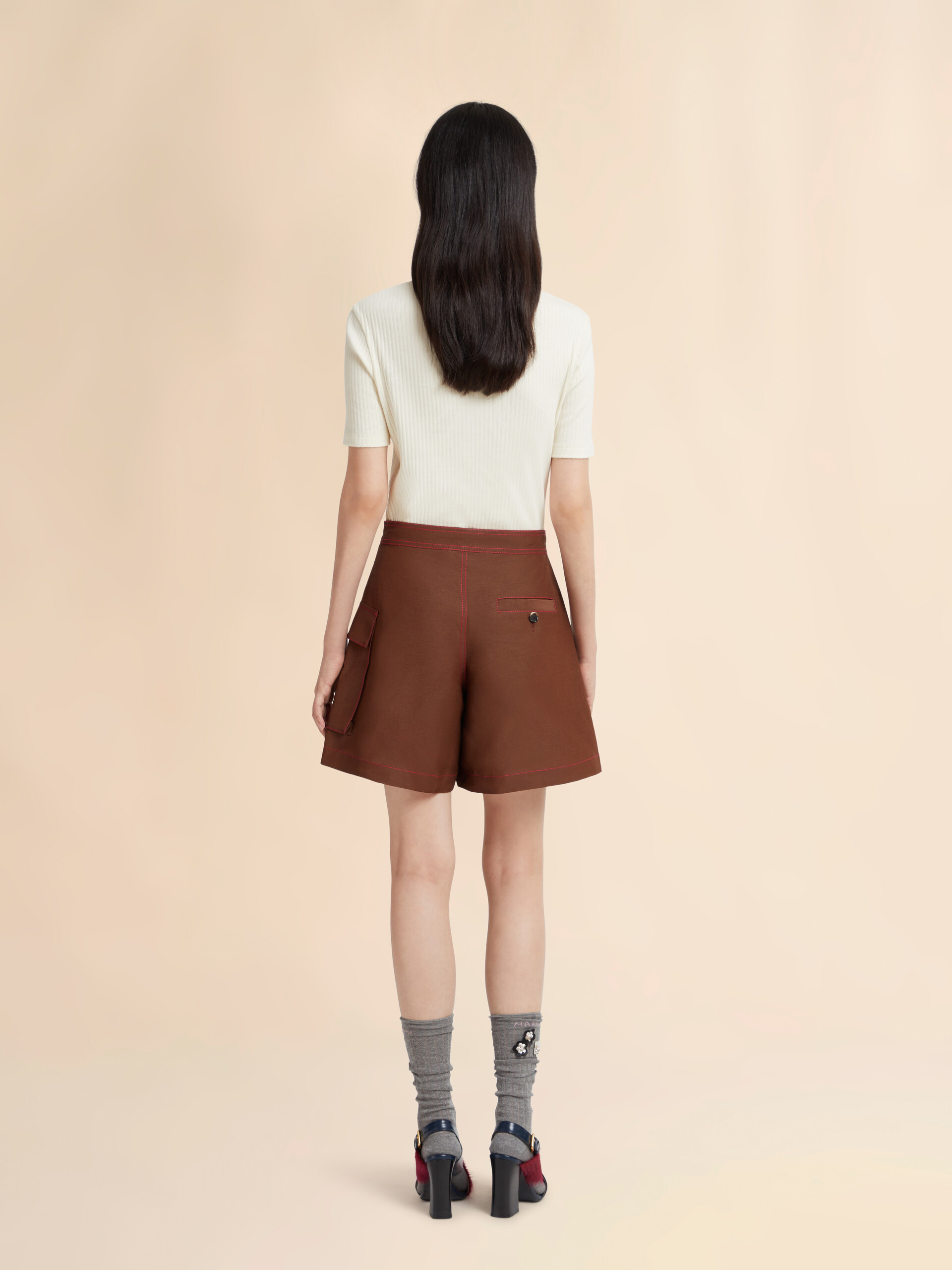 Brown viscose-ramie flared shorts with cargo pocket - Pants - Image 3