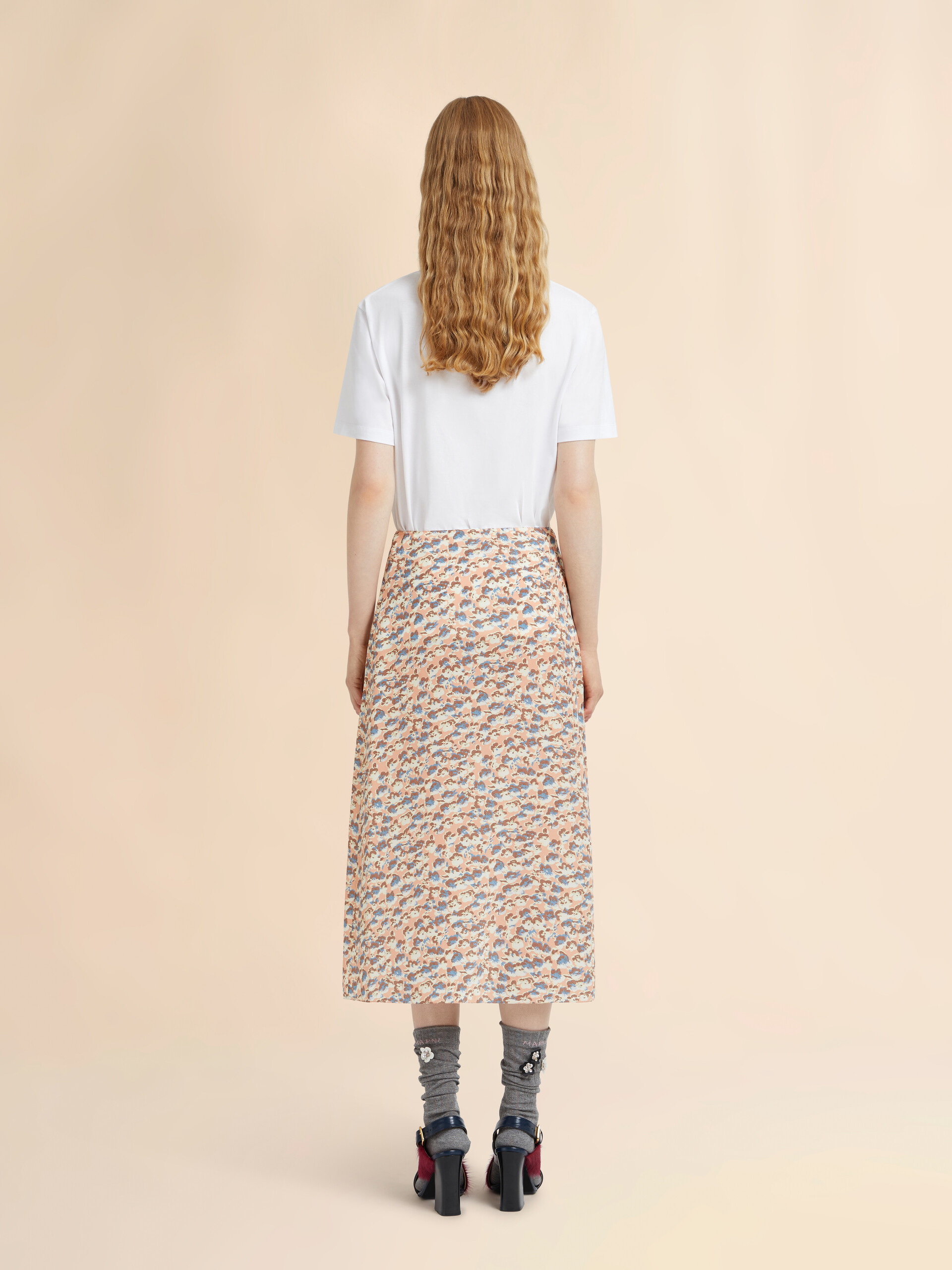 Pink crêpe de chine fluid skirt with Anemones print - Skirts - Image 3