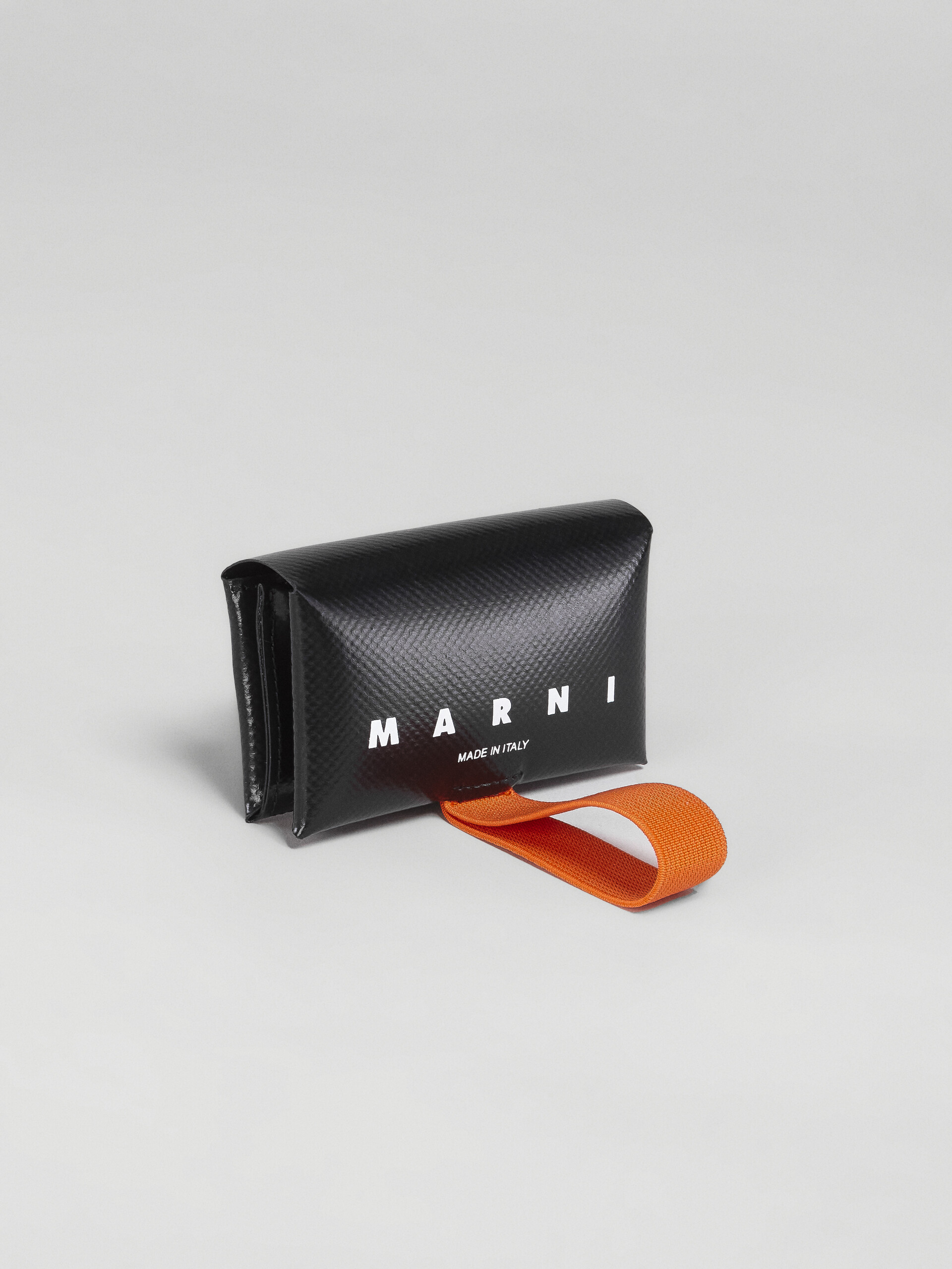 Portafoglio tri-fold in PVC nero e arancio - Portafogli - Image 4
