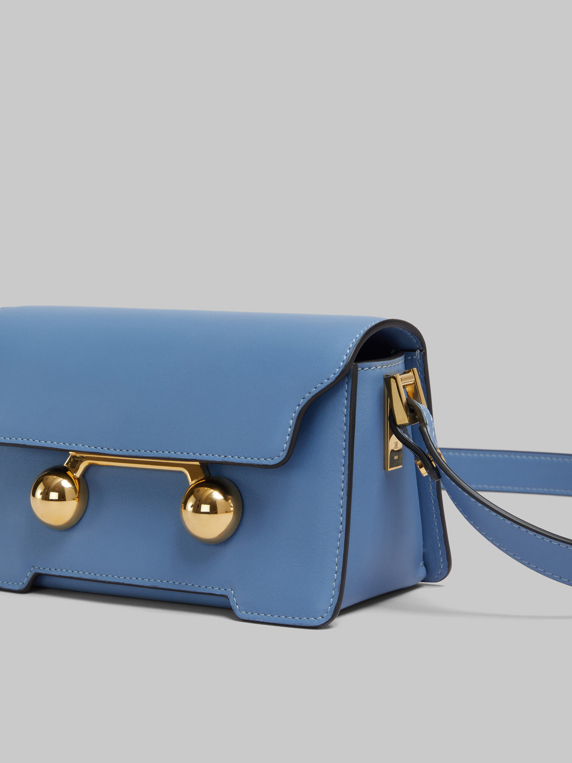 Mini-sac porté épaule Trunkaroo en cuir bleu - Sacs portés épaule - Image 5