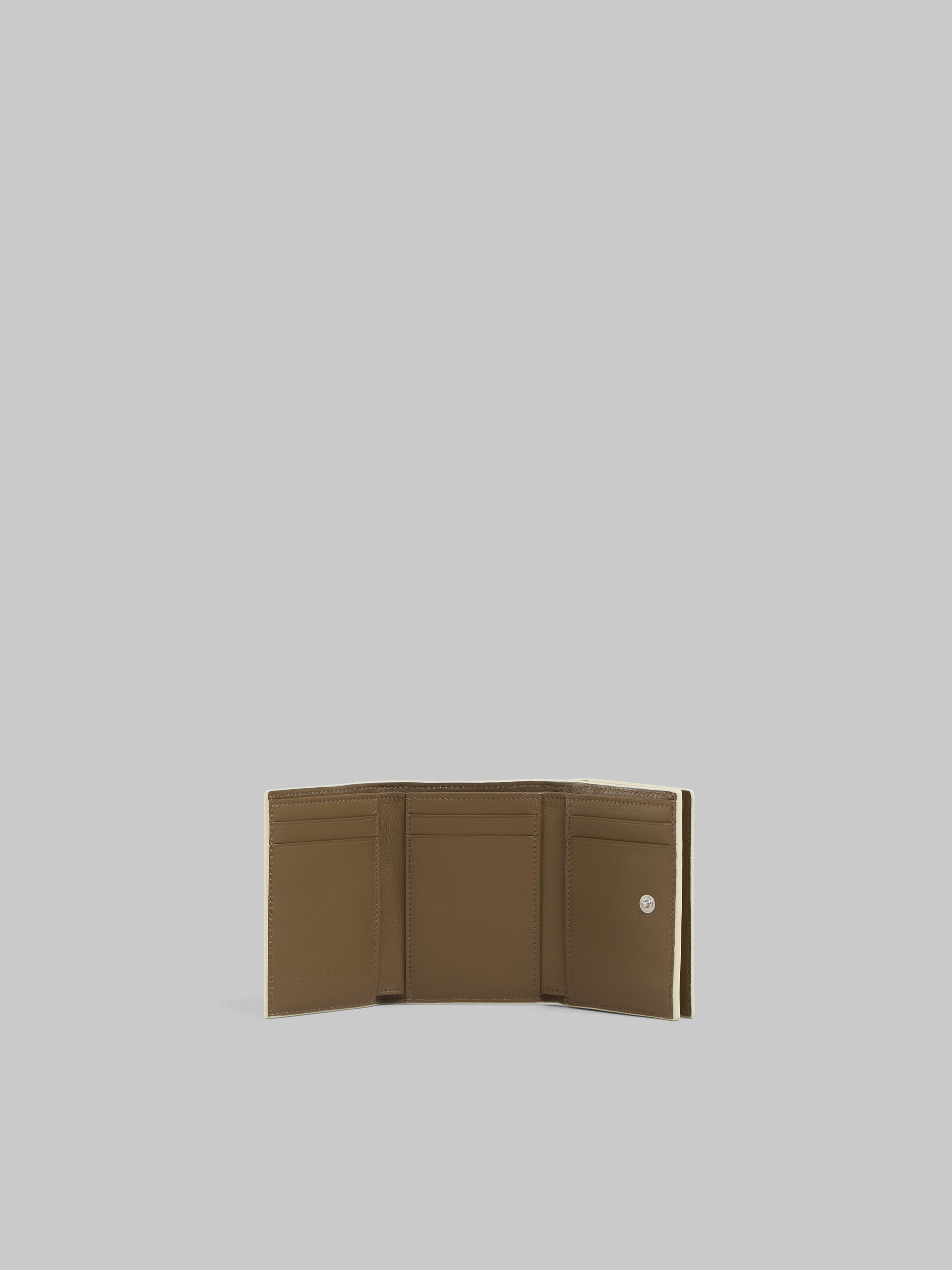 Dreifache Faltbrieftasche aus Leder mit Marni-Flicken in Schwarz - Brieftaschen - Image 2
