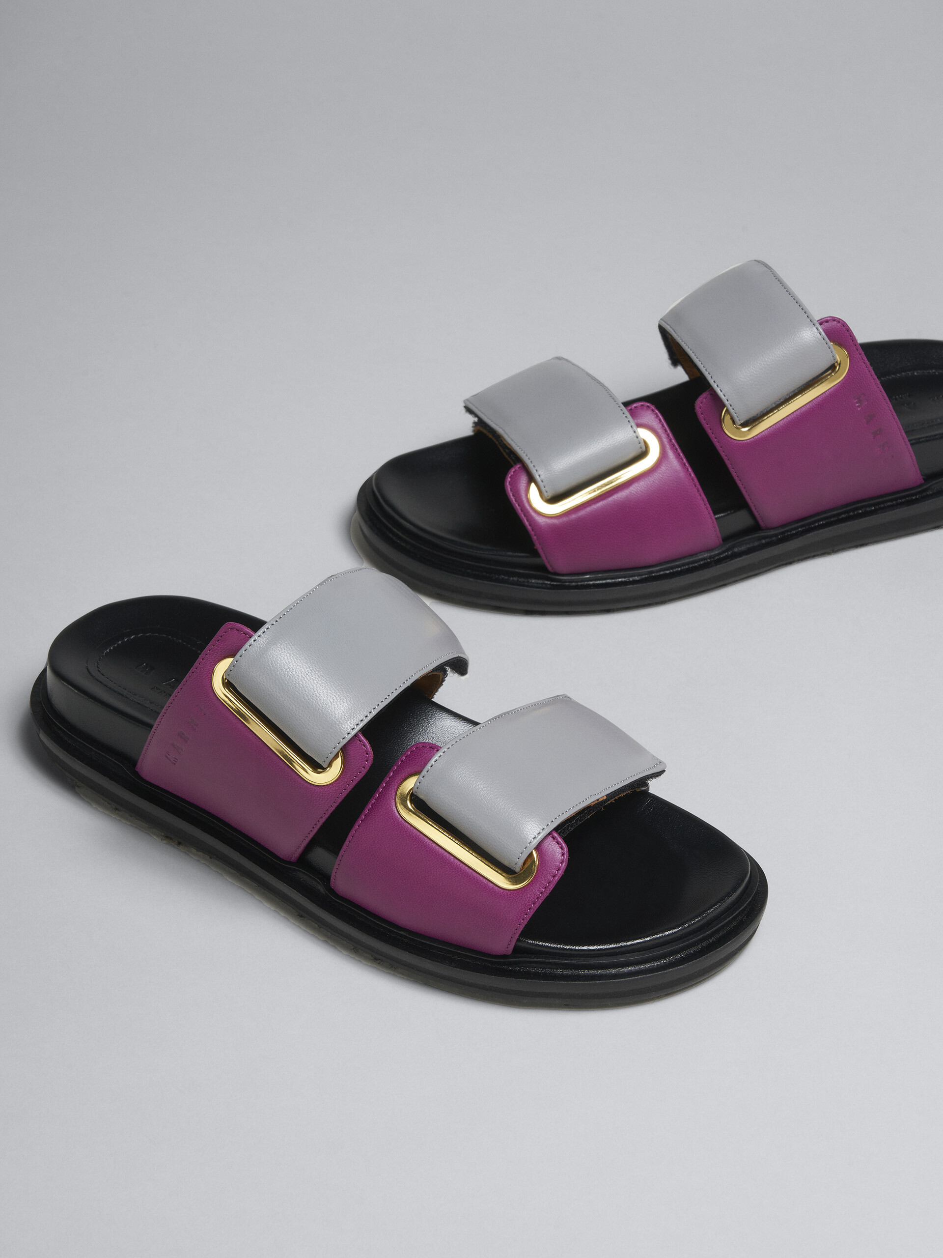 Grey and fucshia leather fussbett - Sandals - Image 5