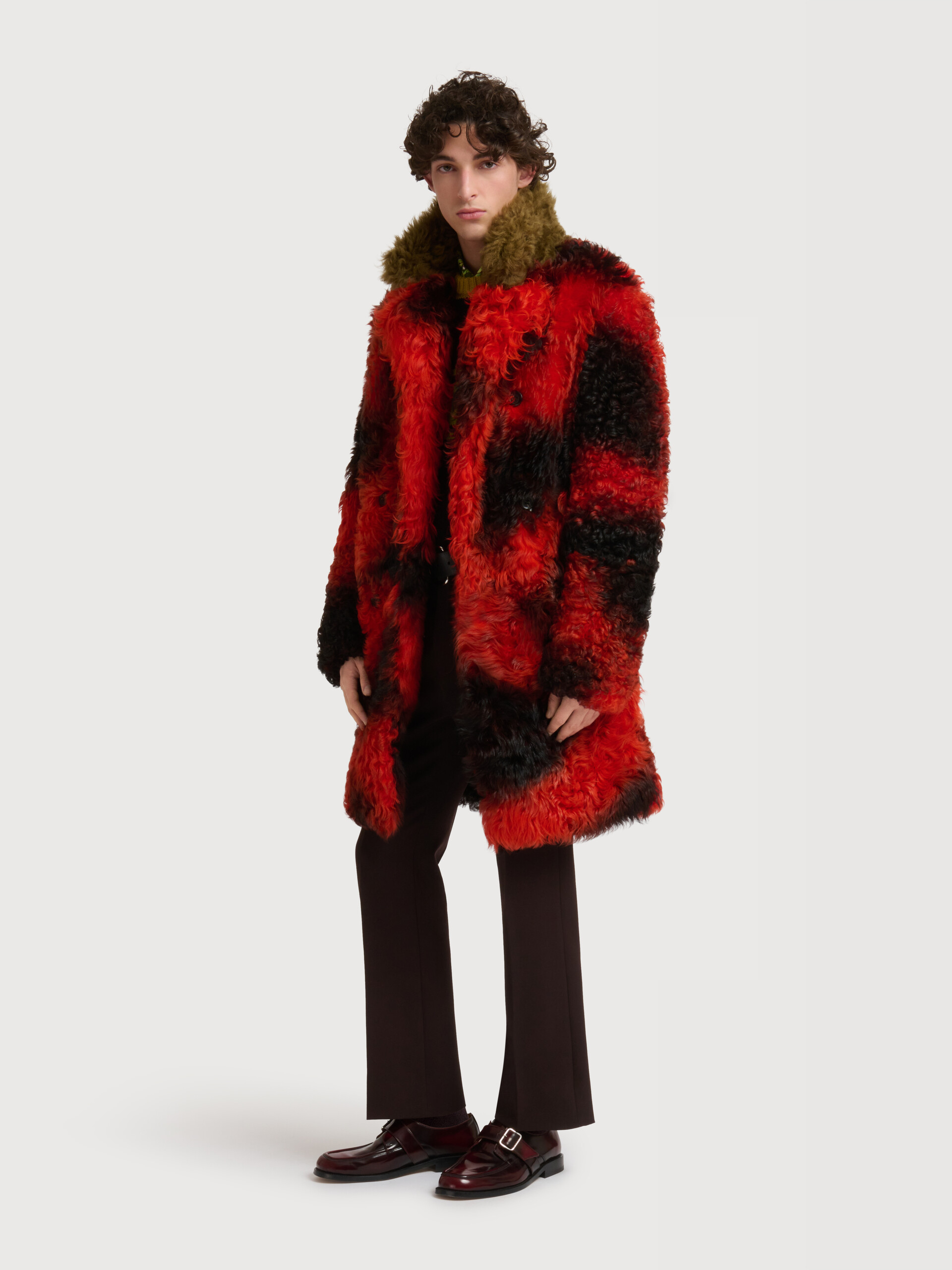 Red fur coat with spots - Coats - Image 3