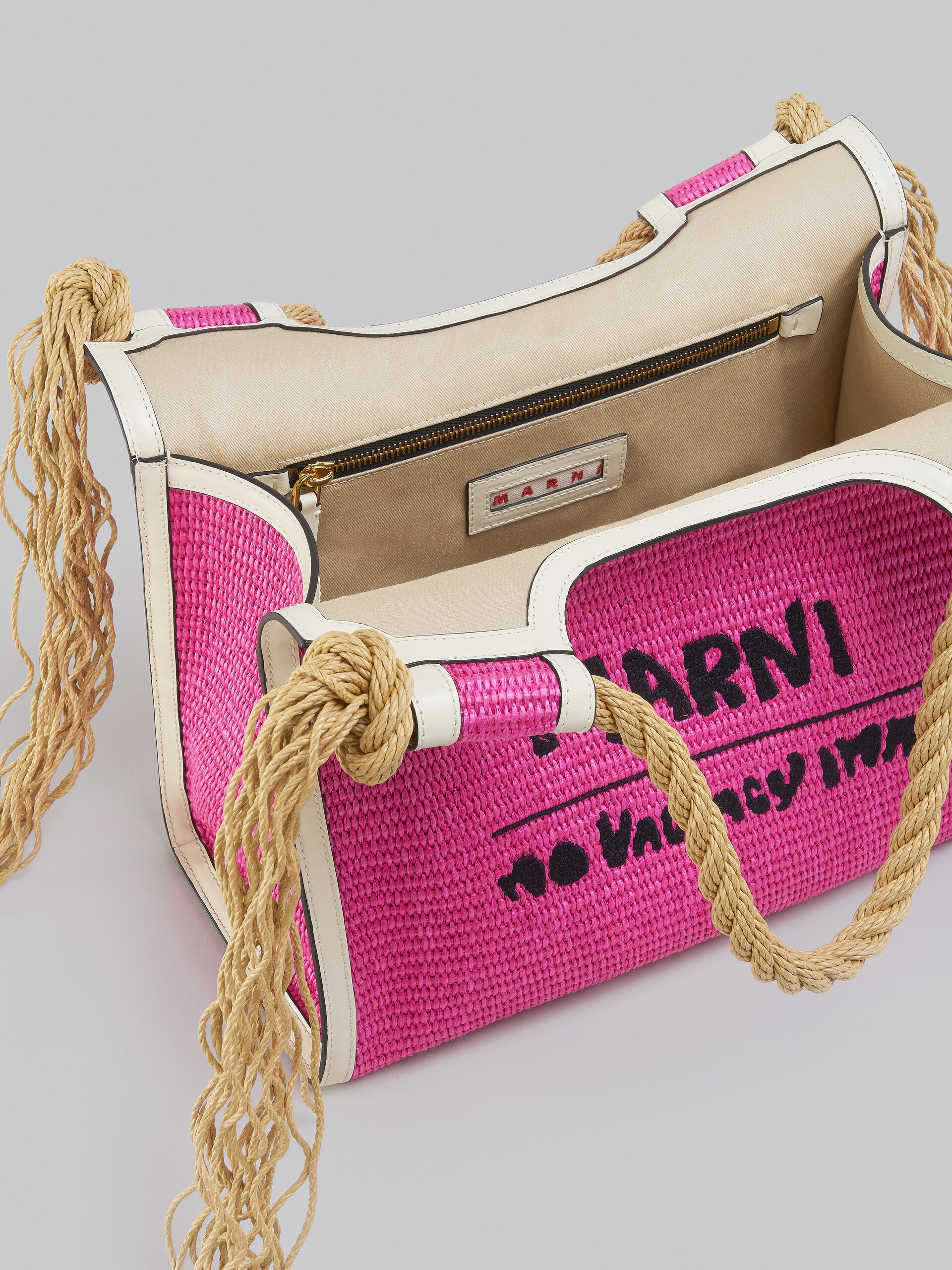 Marni x No Vacancy Inn - Marcel Tote Bag in pink raffia with white trims - Handbag - Image 4