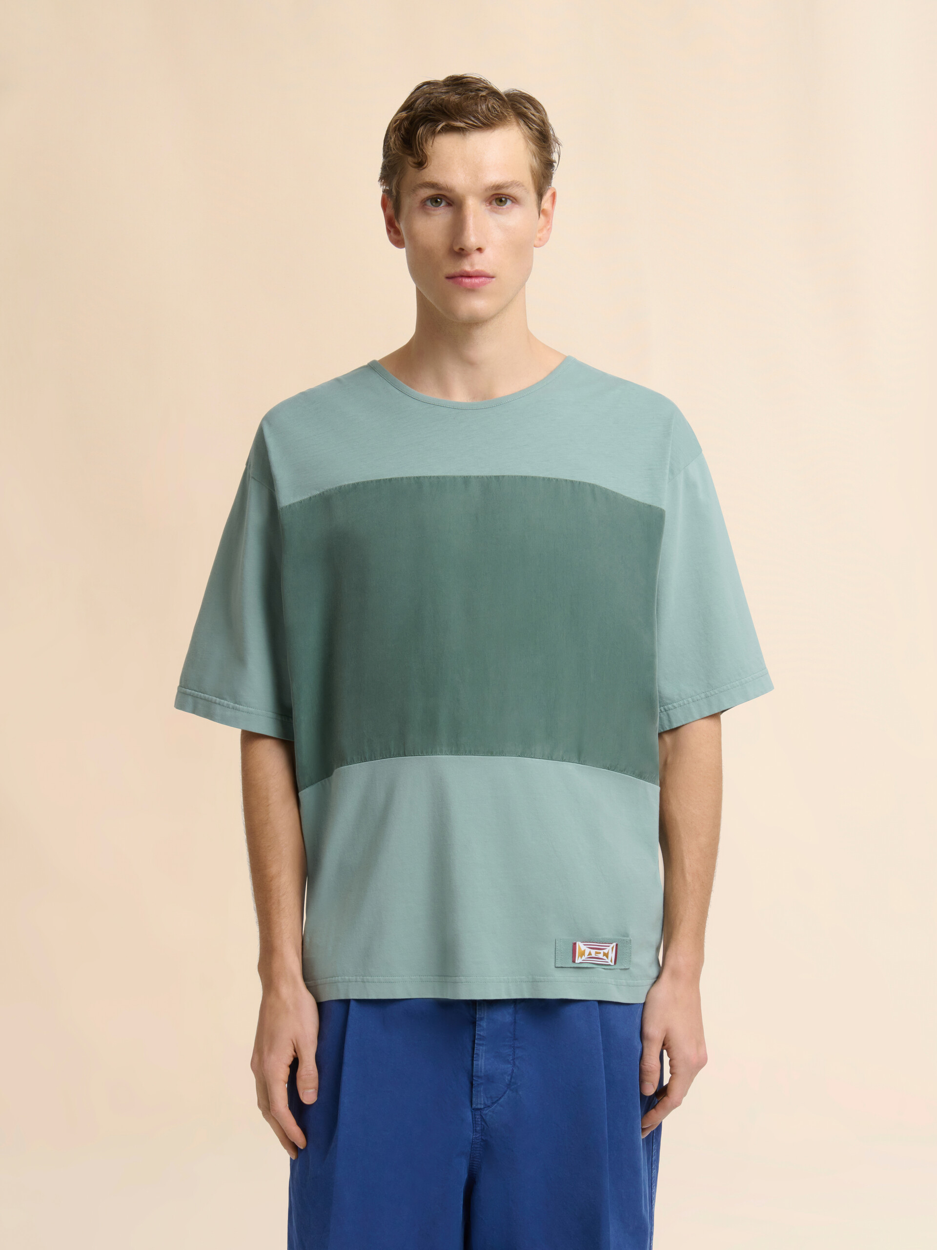 グリーン コットン製Tシャツ カラーブロックのフロント - シャツ - Image 2