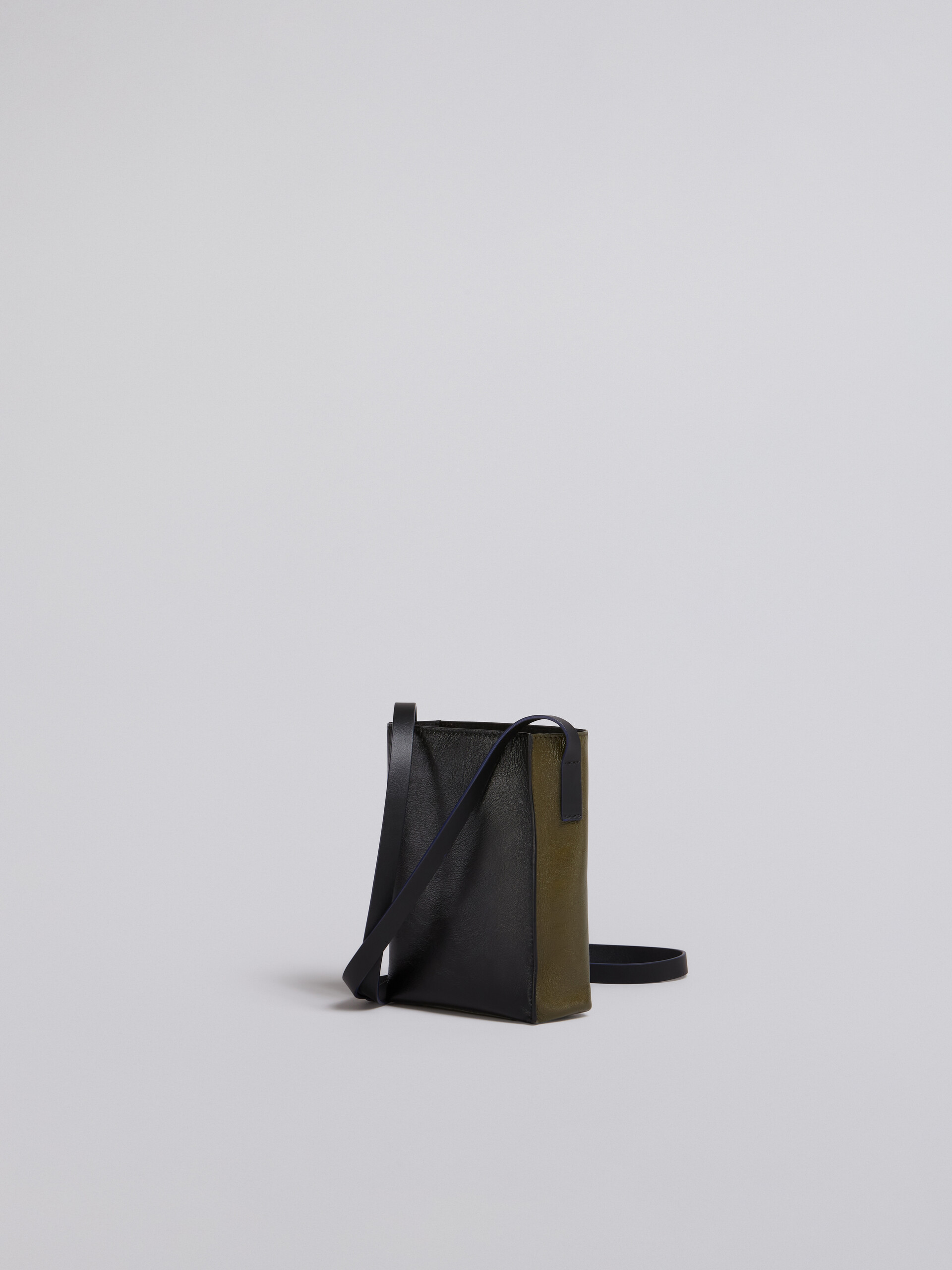 Tasche MUSEO SOFT aus glänzendem zweifarbigen Kalbsleder - Schultertaschen - Image 2