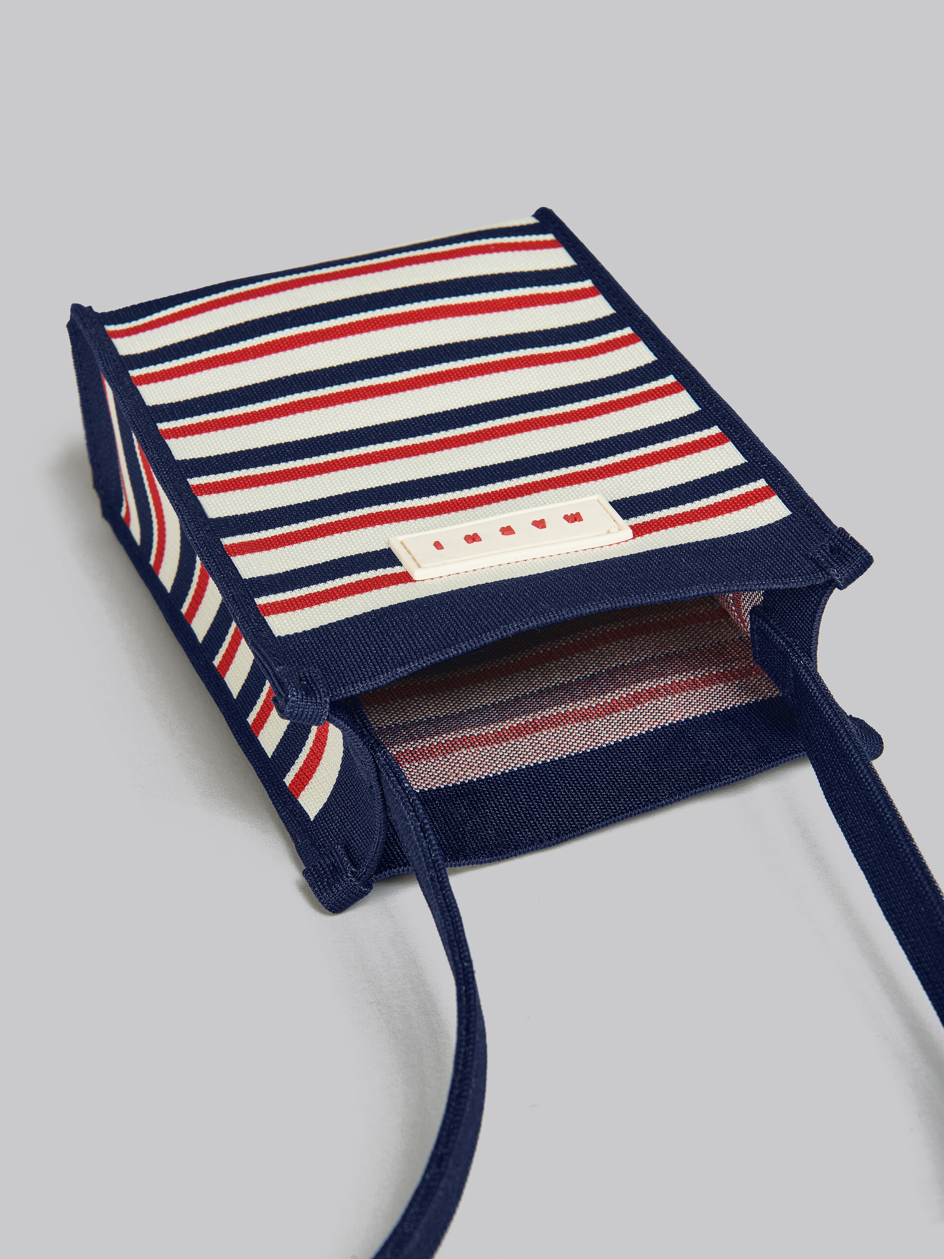 Mini-sac porté épaule en jacquard rayé bleu marine, blanc et rouge - Sacs portés épaule - Image 4