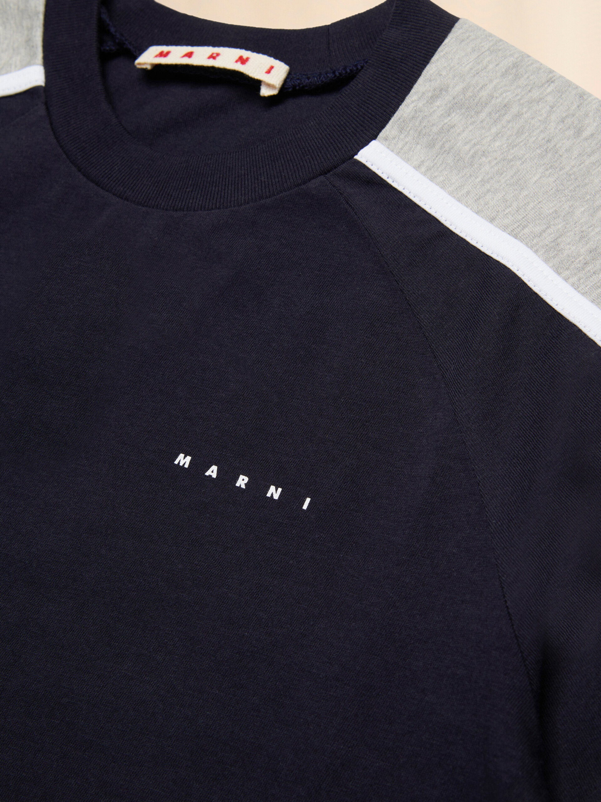 T-shirt with colorblock details - T-shirts - Image 4