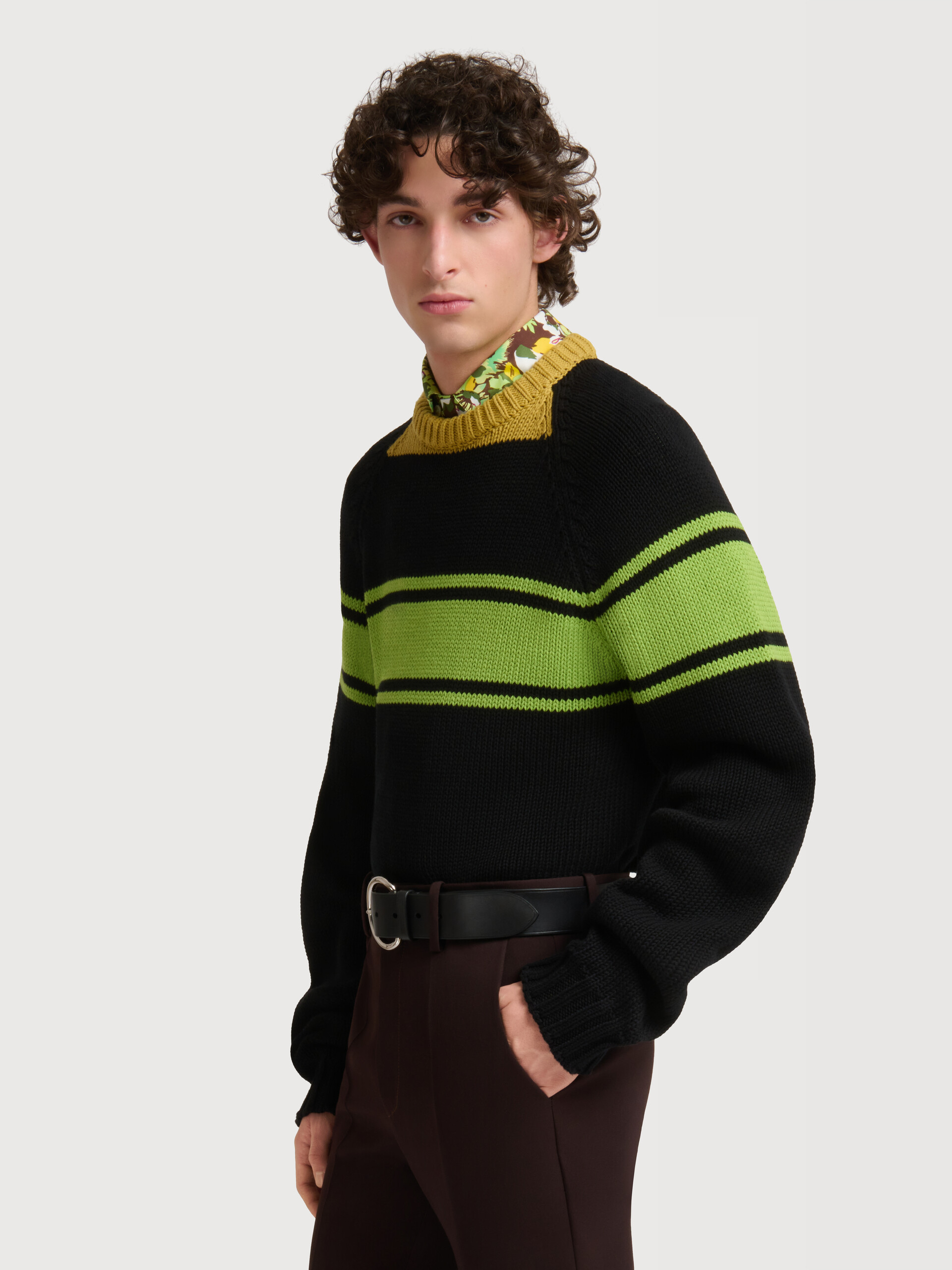 Pull noir en coton avec d&eacute;tails color block - pulls - Image 3