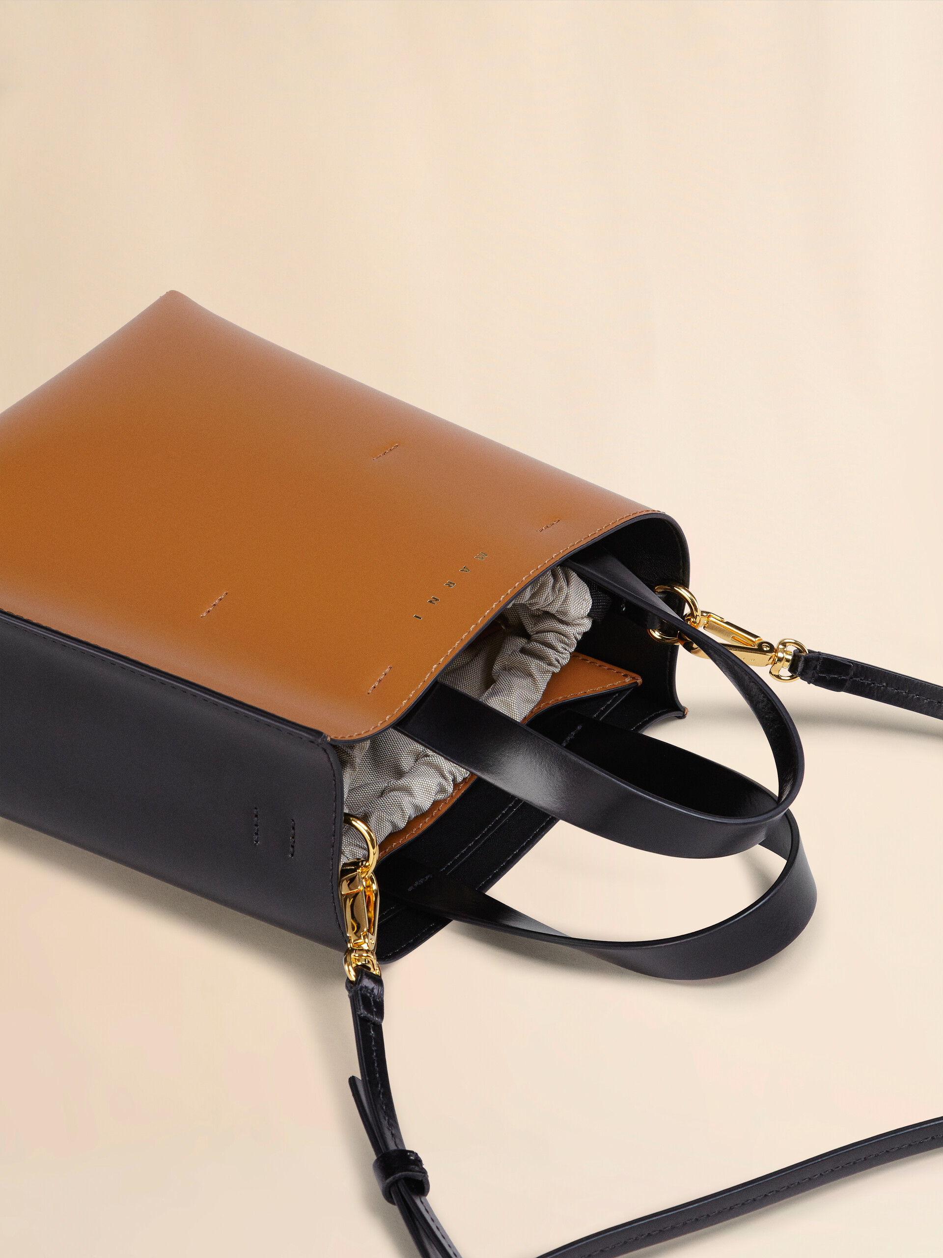 Borsa MUSEO in vitello lucido bicolore con tracolla - Borse shopping - Image 3