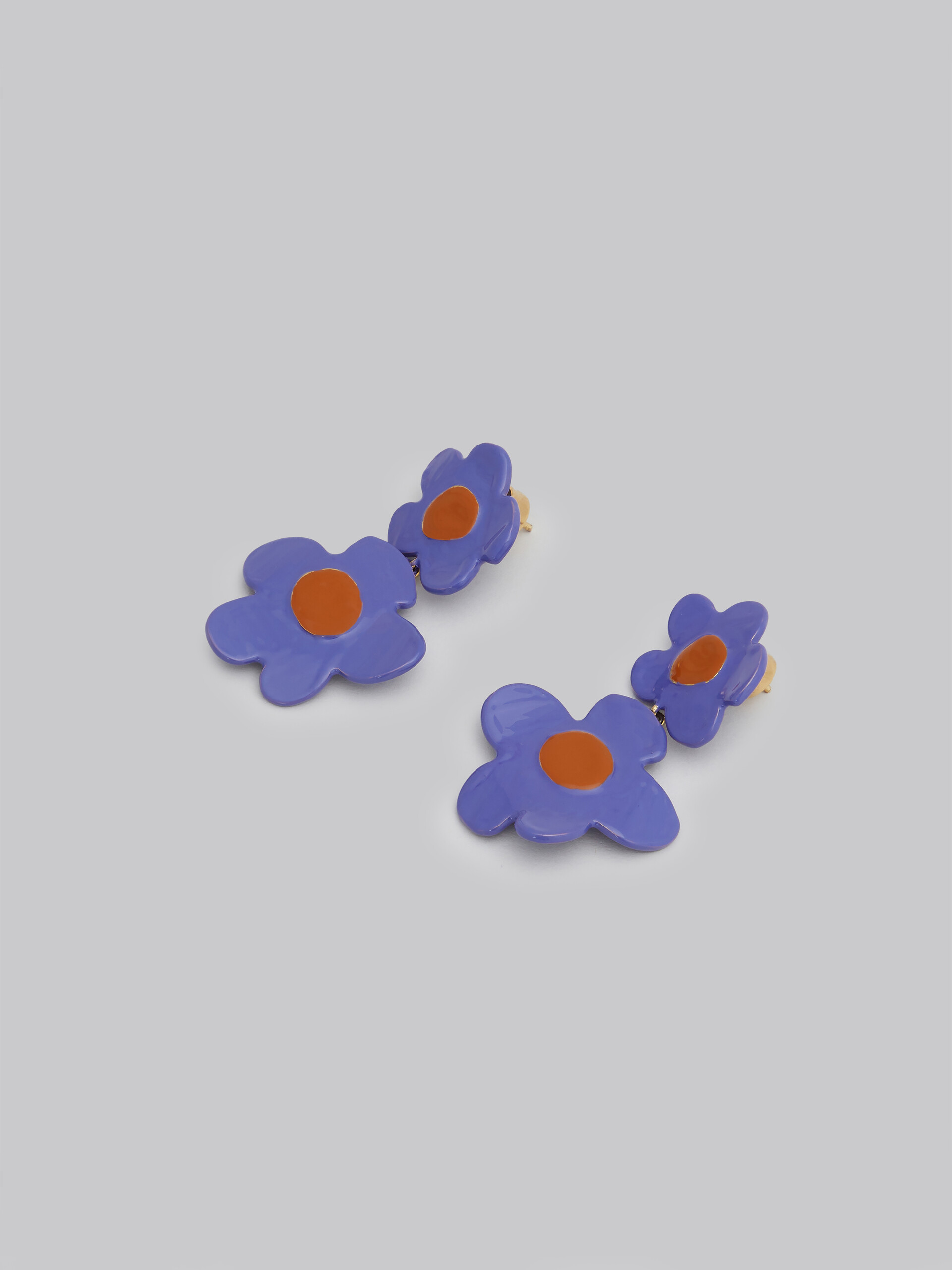 Boucles d’oreilles avec deux fleurs violettes - Boucles d’oreilles - Image 4