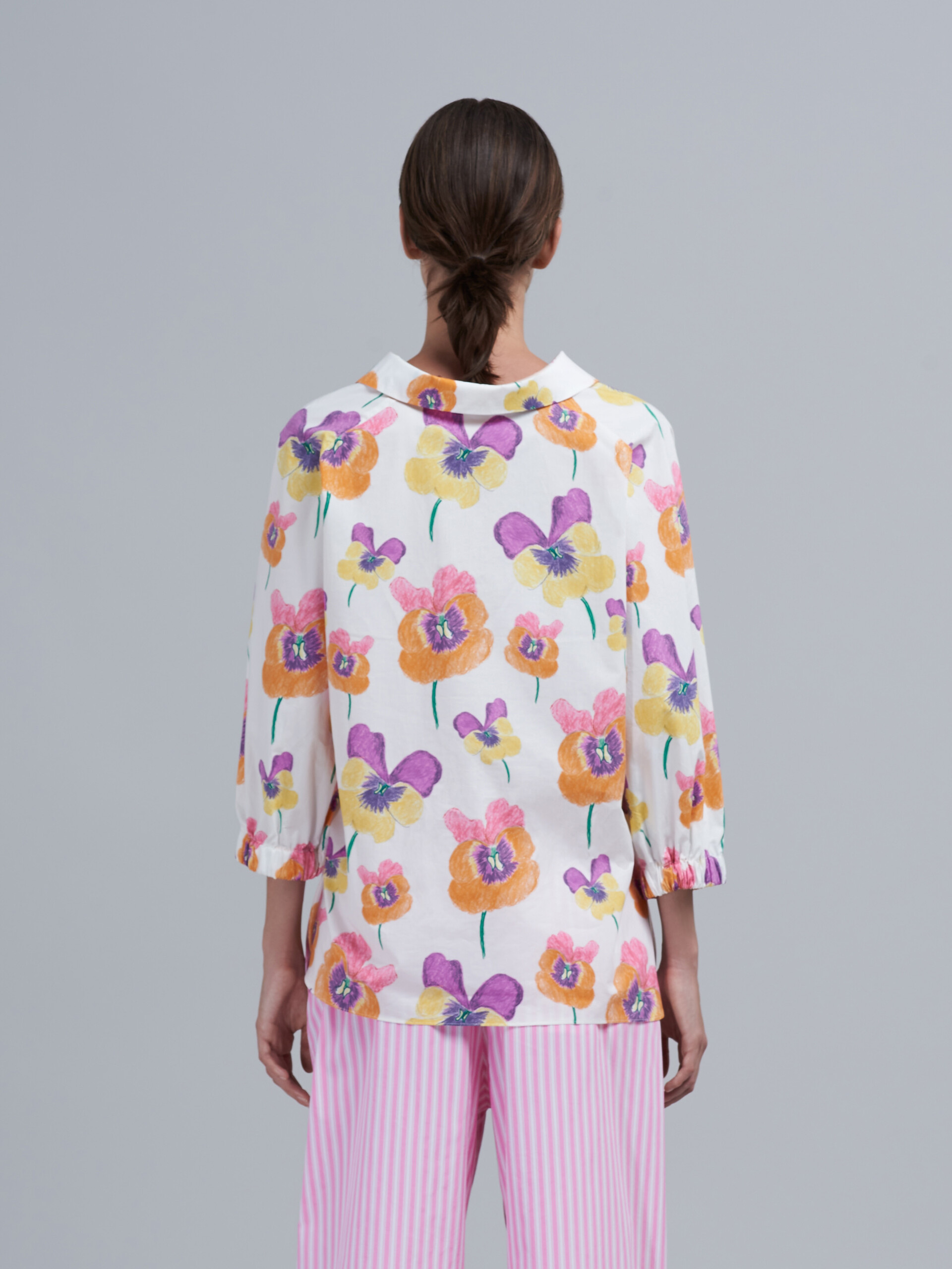 Popeline-Bluse mit Stiefmütterchen-Print - Hemden - Image 3