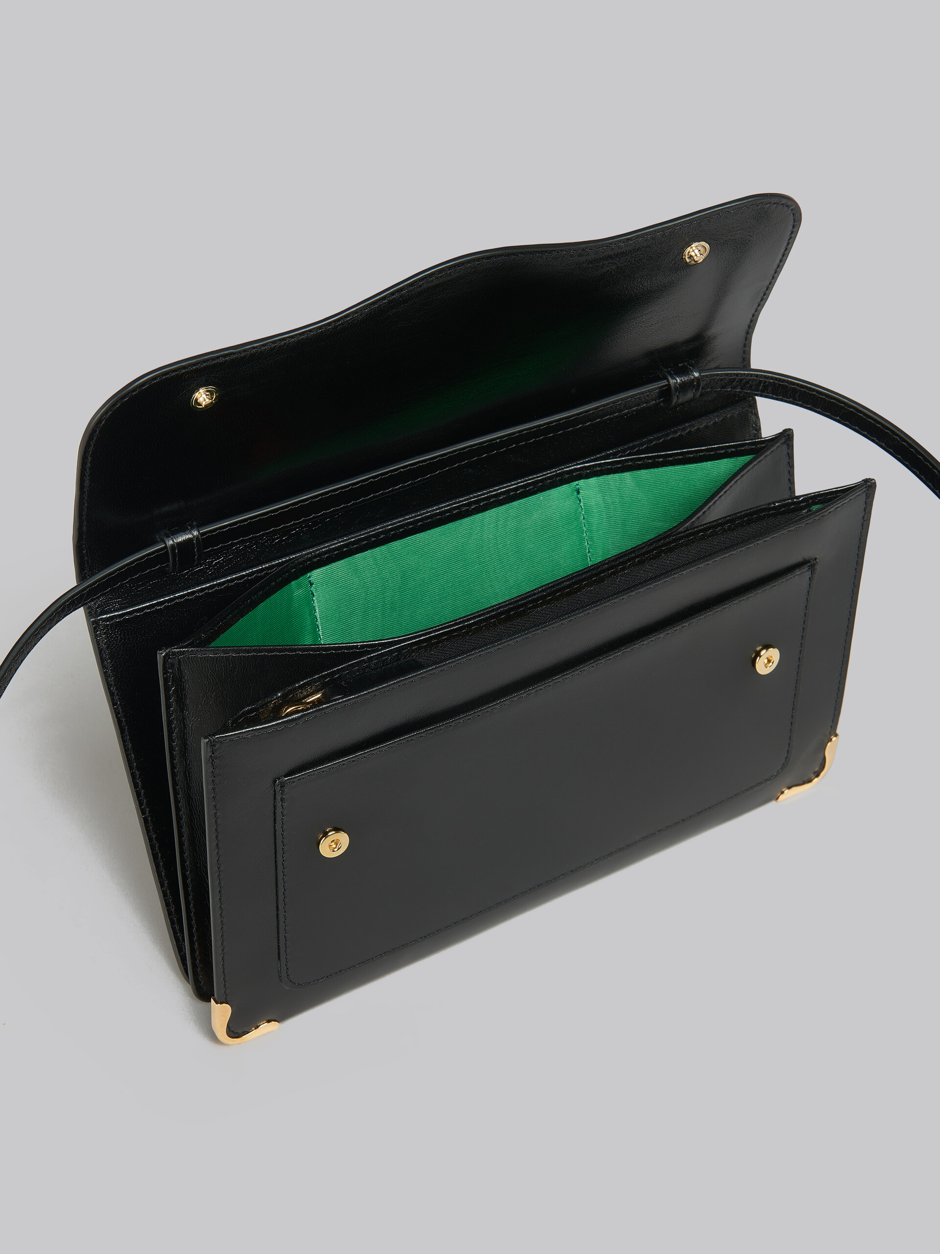 Schwarze Lederpochette mit wellenförmiger Klappe - Brieftaschen - Image 4