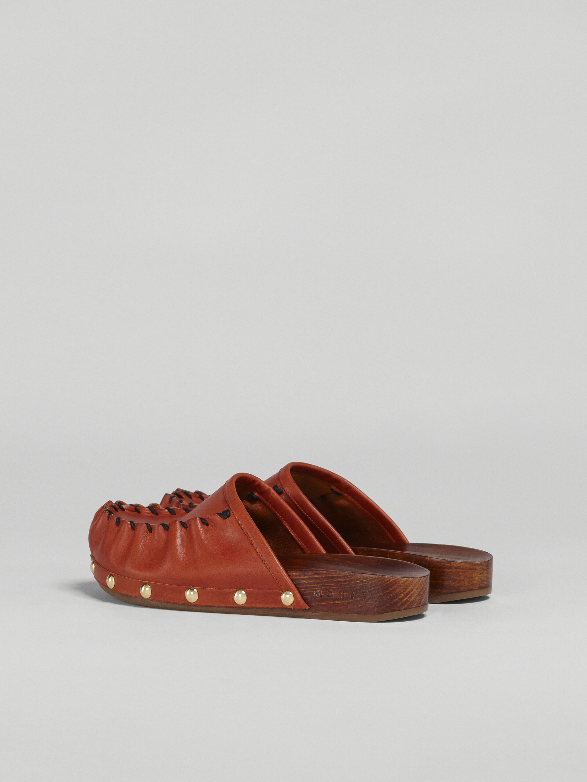 Vegetable-tanned leather and wood clog - Clogs - Image 3