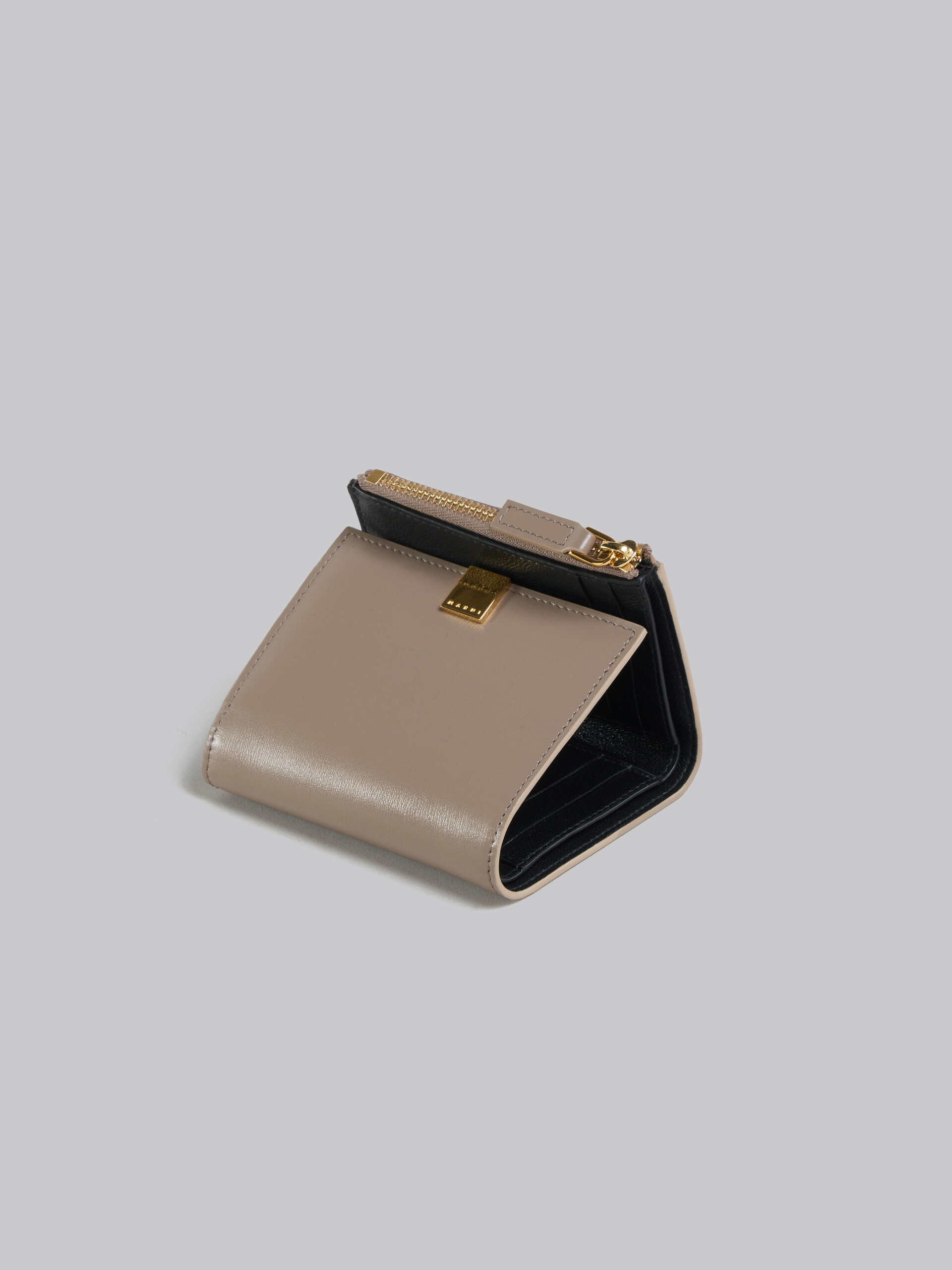 ベージュ レザー製三つ折りPrisma ウォレット | Marni