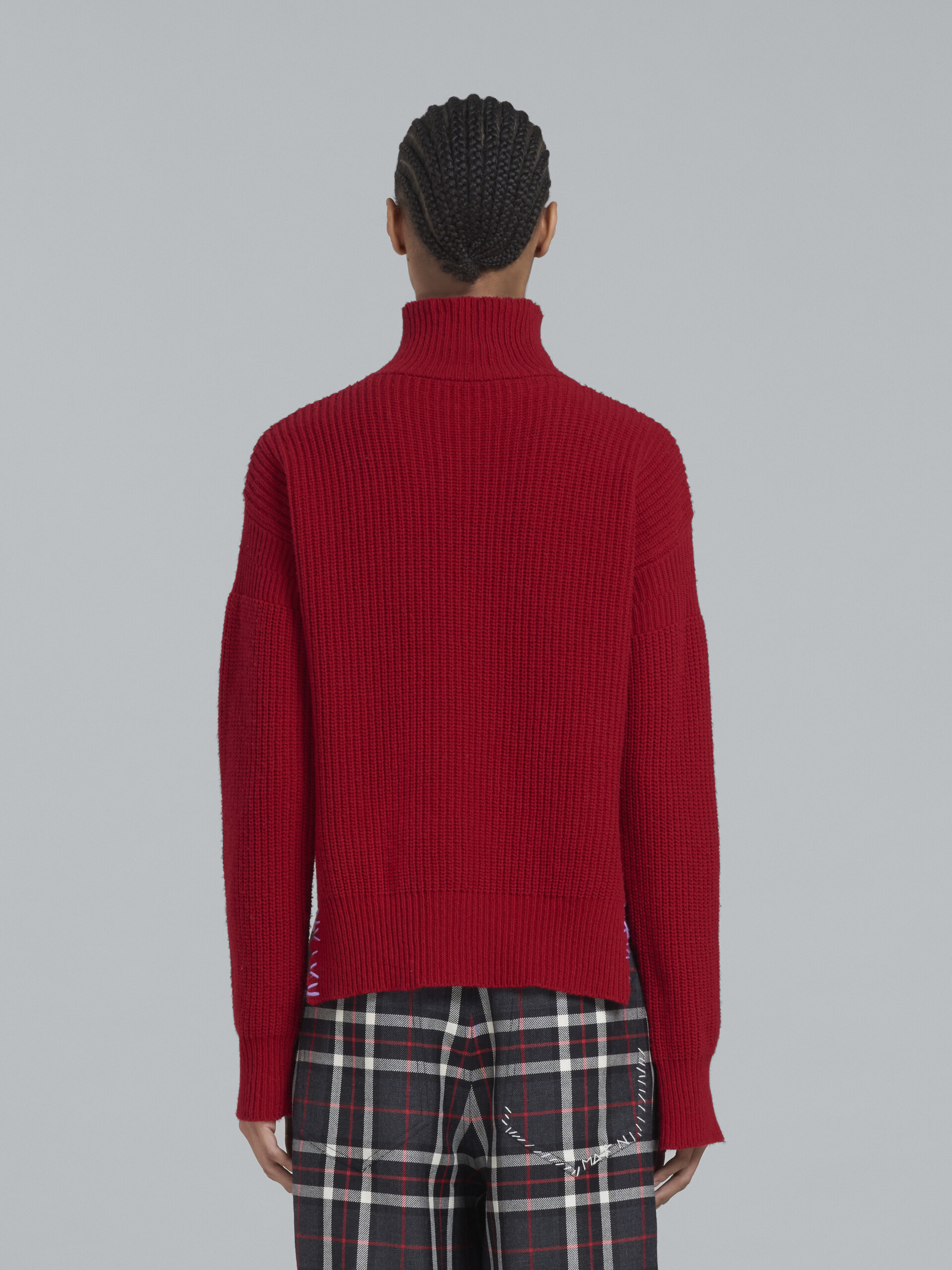 Red turtleneck sweater with raw-edge detailing - Pullovers - Image 3