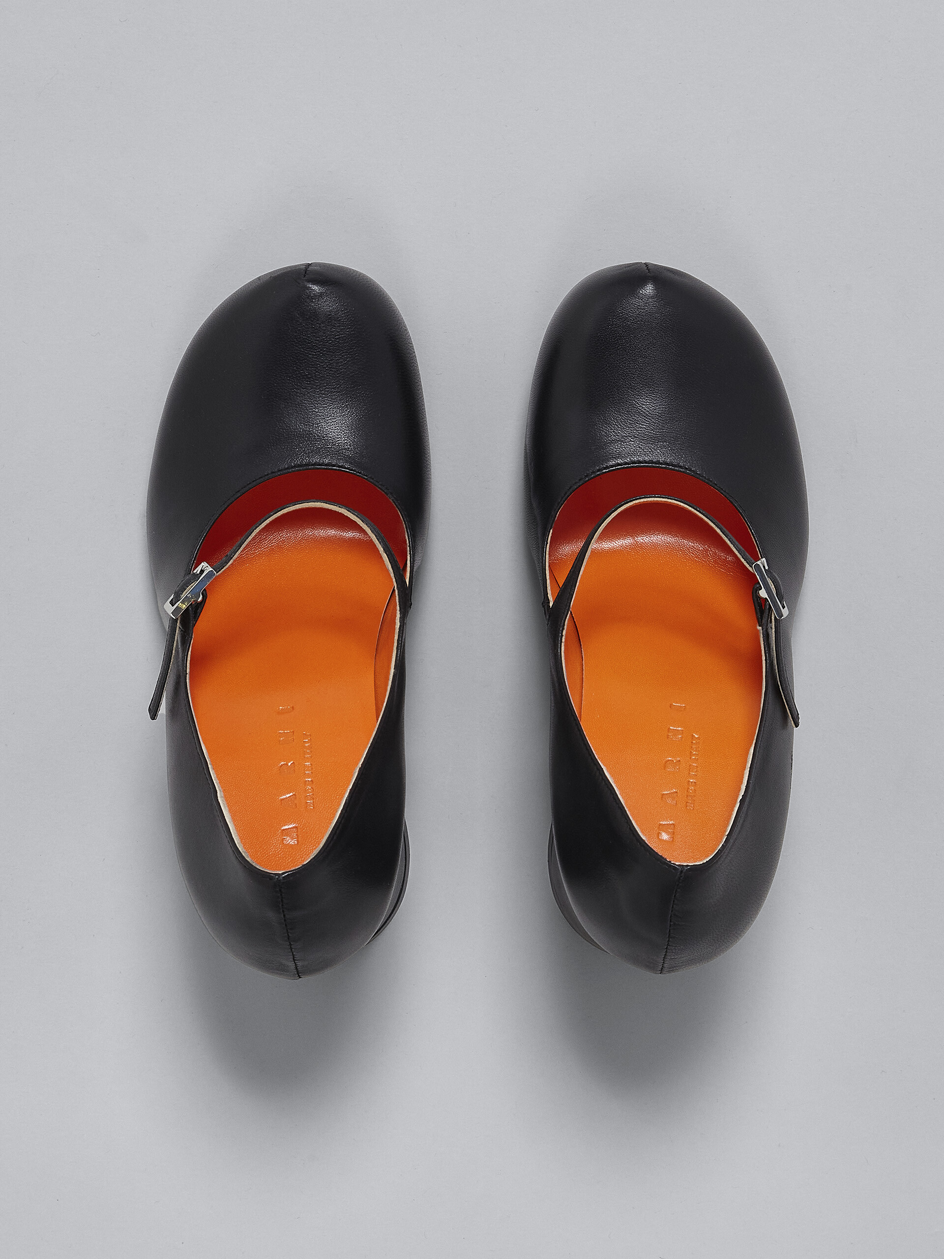 Zapatos de salón Mary Jane de piel negra - Salones - Image 4