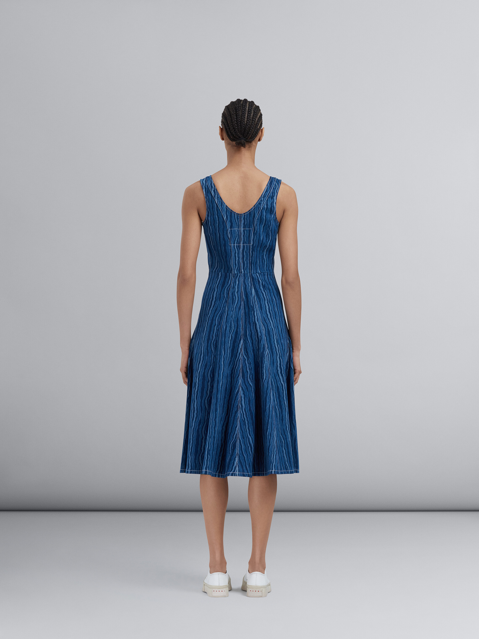 Jeanskleid in Verlaufsfarben - Kleider - Image 3