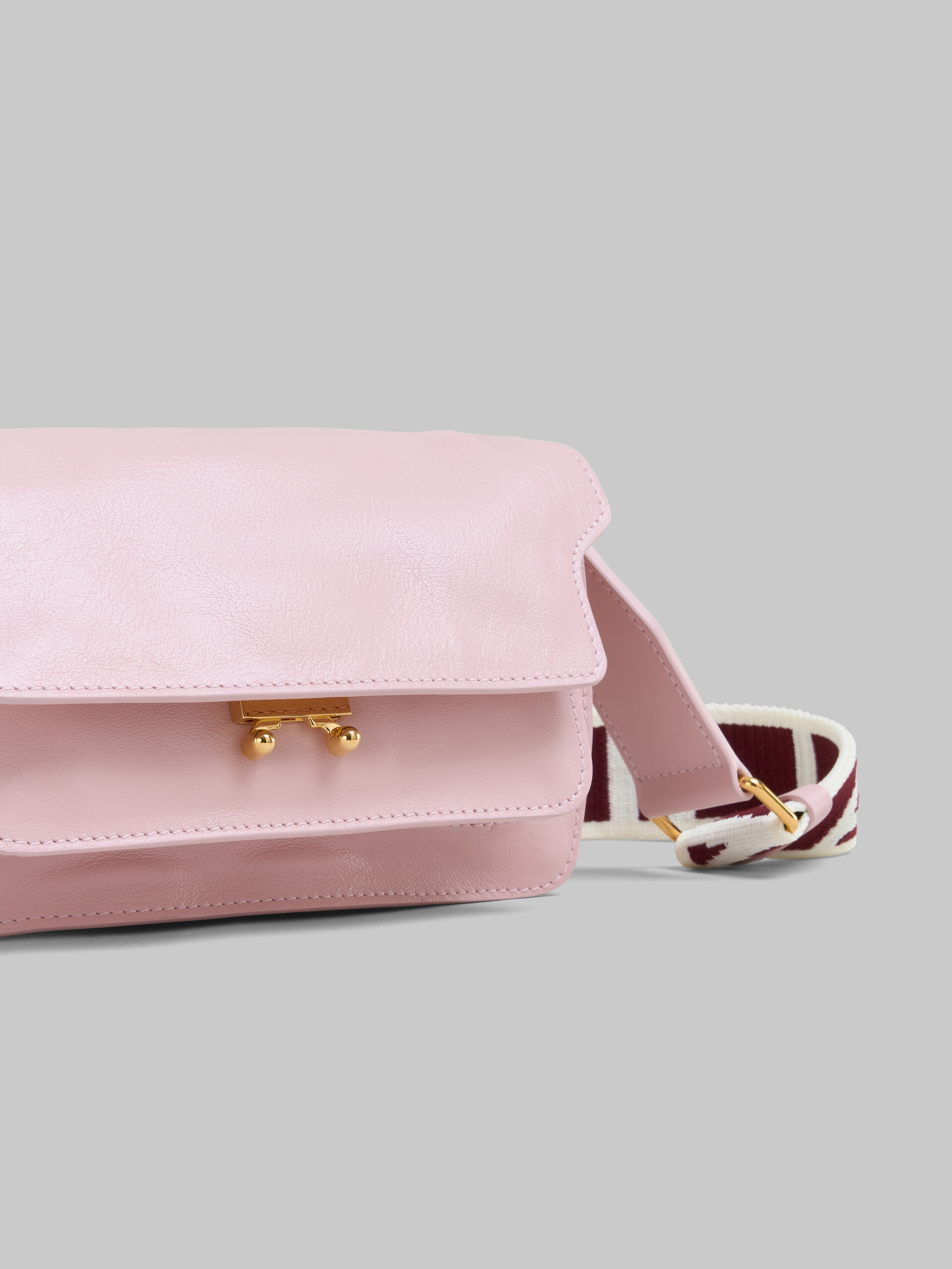 Pink leather E/W Soft Trunk Bag with logo strap - Shoulder Bag - Image 4